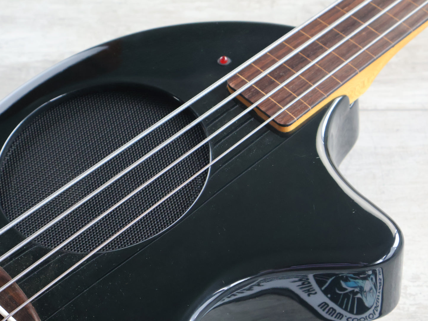 Fernandes ZO-3 Fretless Nomad Bass Guitar w/Speaker (Black)