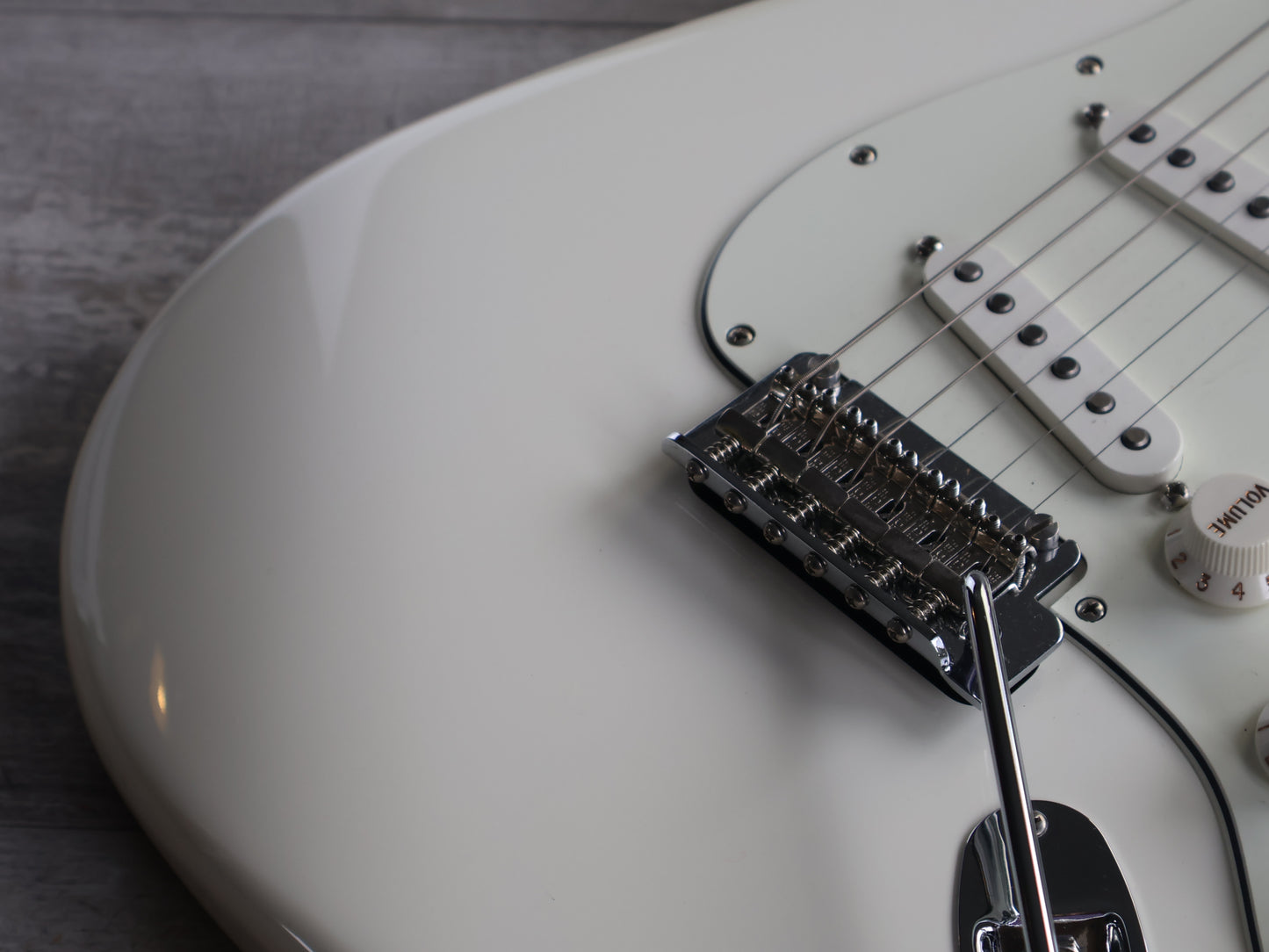 Fender Standard Stratocaster w/Maple Fingerboard (Olympic White)