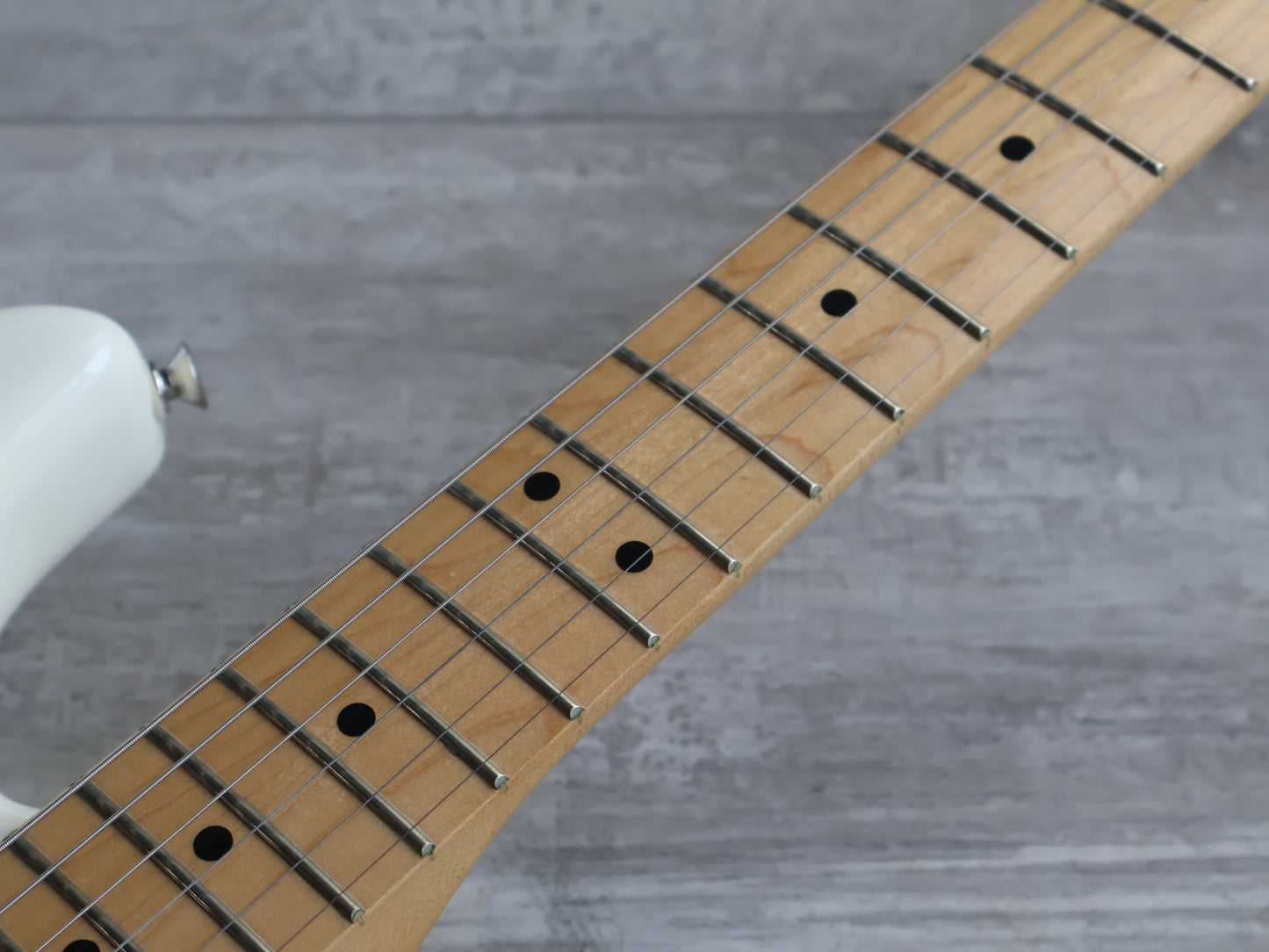 Fender Standard Stratocaster w/Maple Fingerboard (Olympic White)