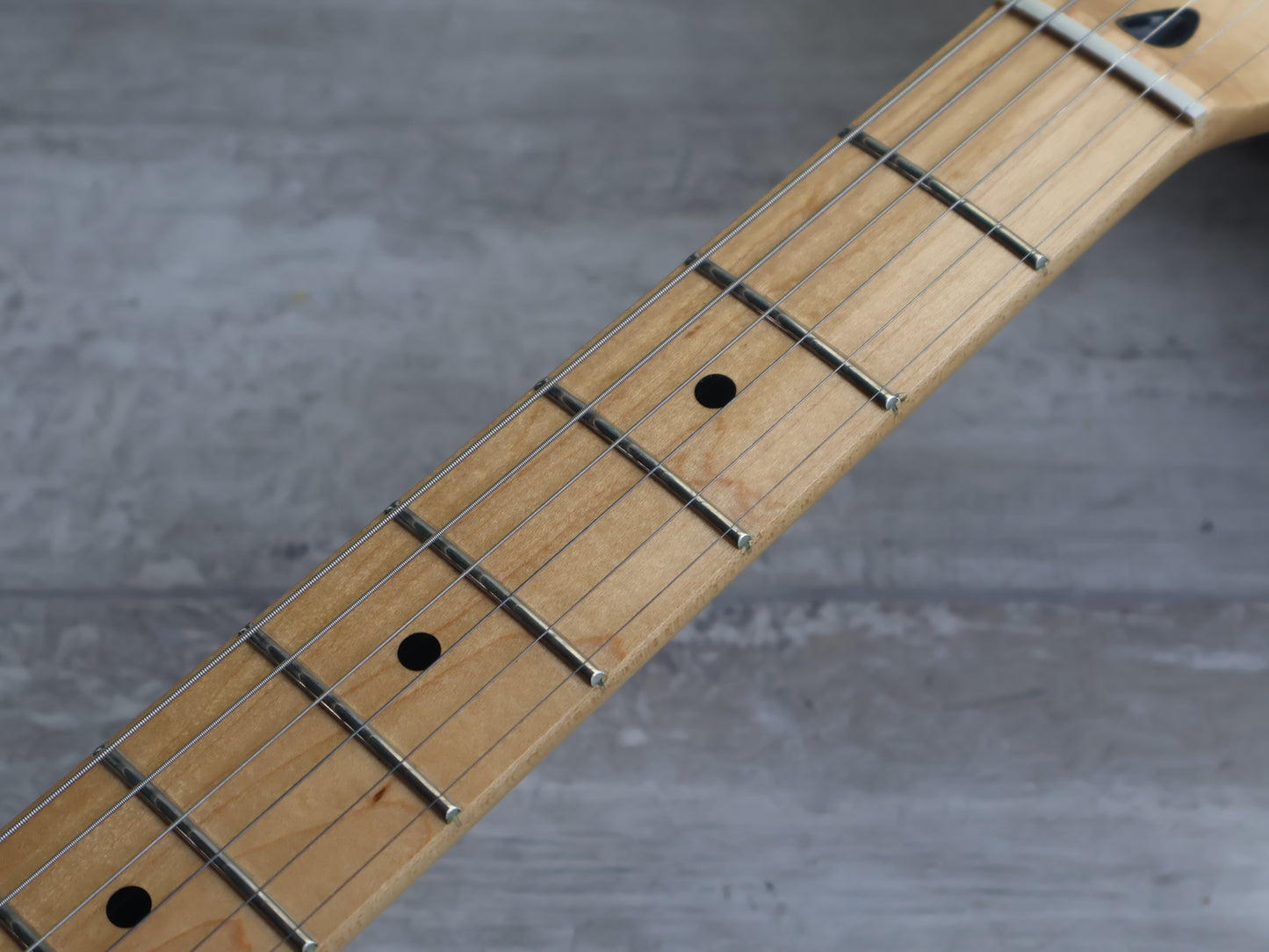 Fender Standard Stratocaster w/Maple Fingerboard (Olympic White)