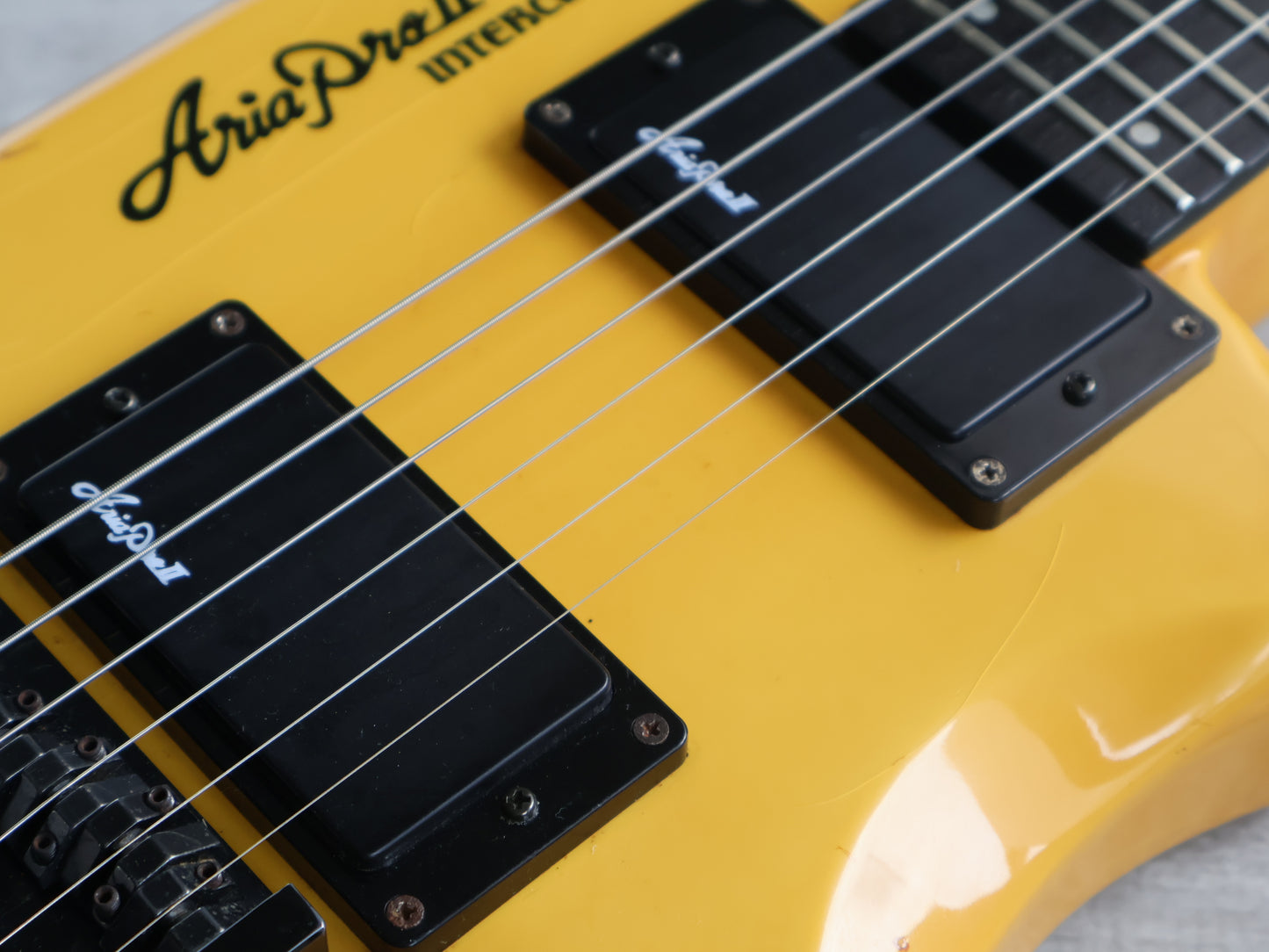 1986 Aria Pro II Japan Interceptor-II Headless Guitar (Yellowed White)