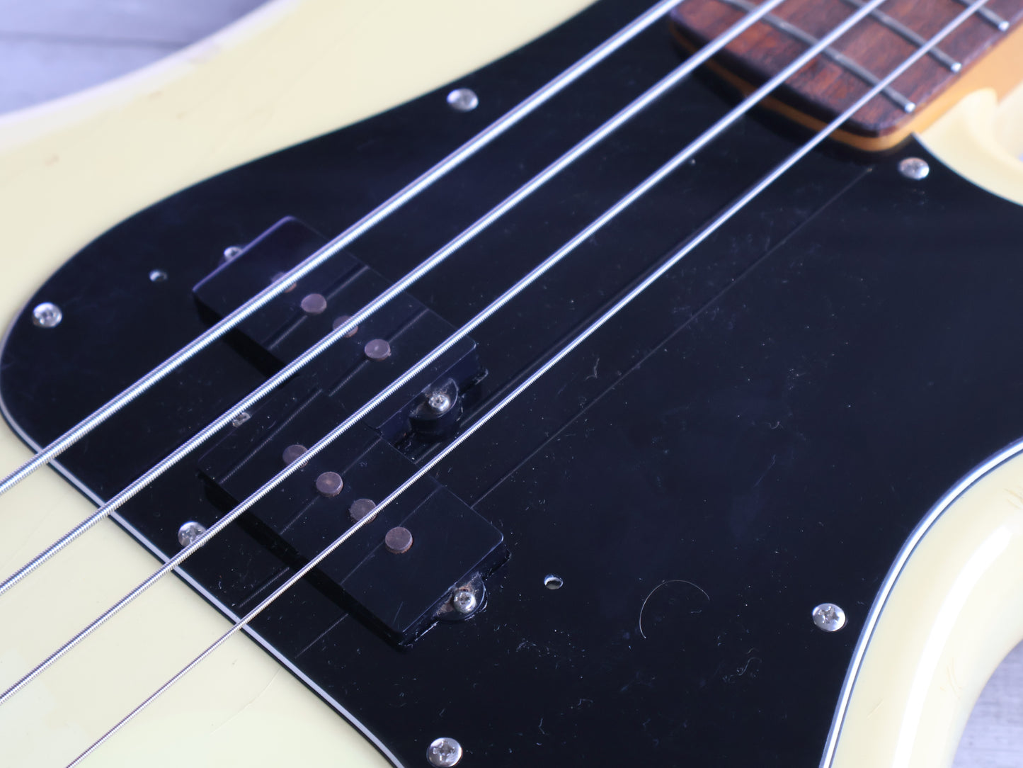 1993 Fender Japan PB70-75 '70 Reissue Precision Bass (Vintage White)