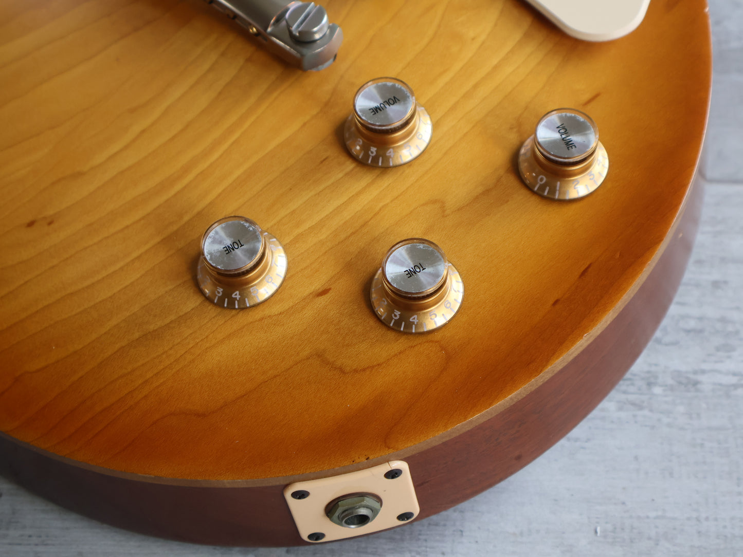 2017 Gibson Les Paul Studio Tribute T (Faded Honey Burst)