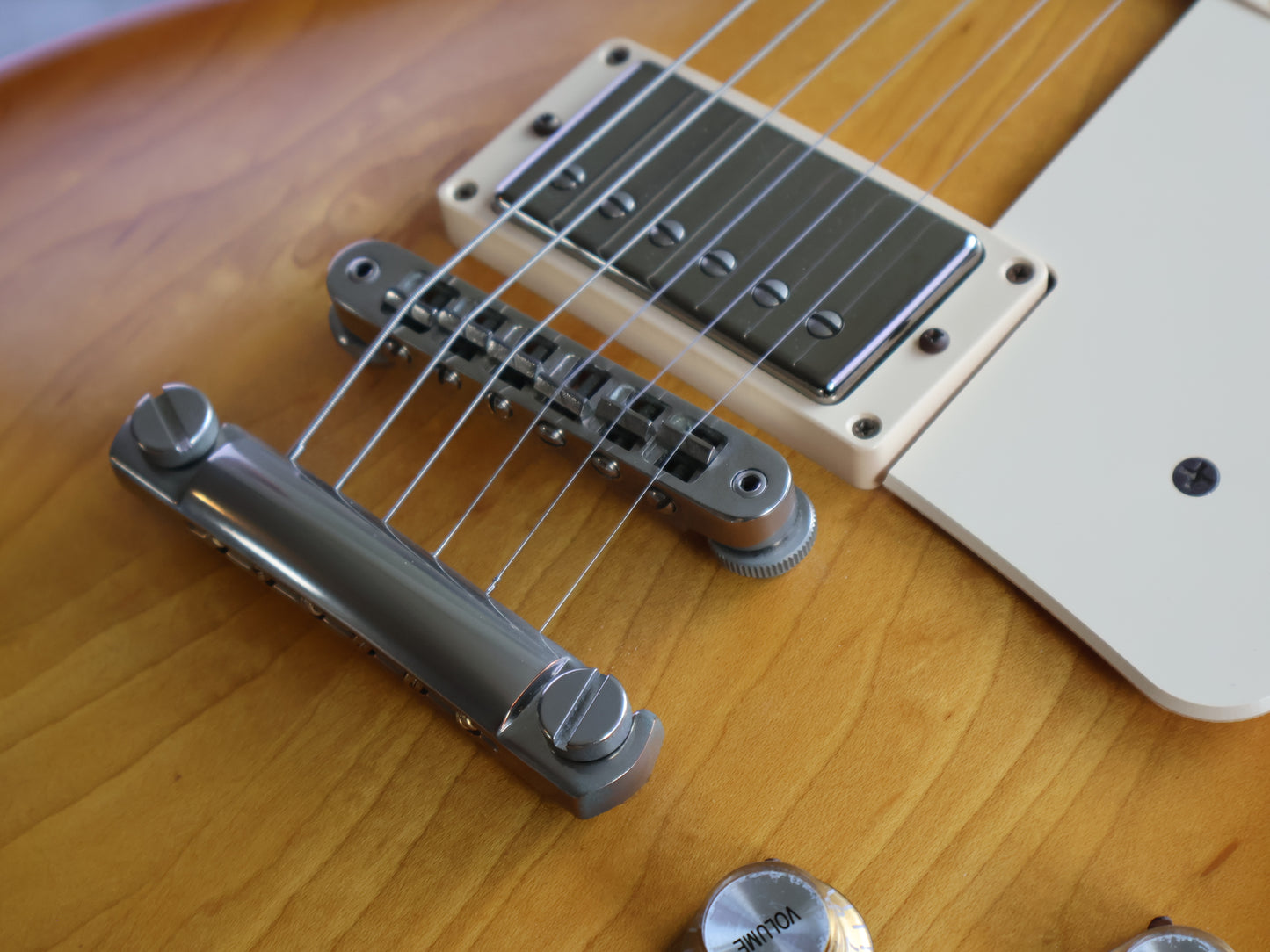 2017 Gibson Les Paul Studio Tribute T (Faded Honey Burst)