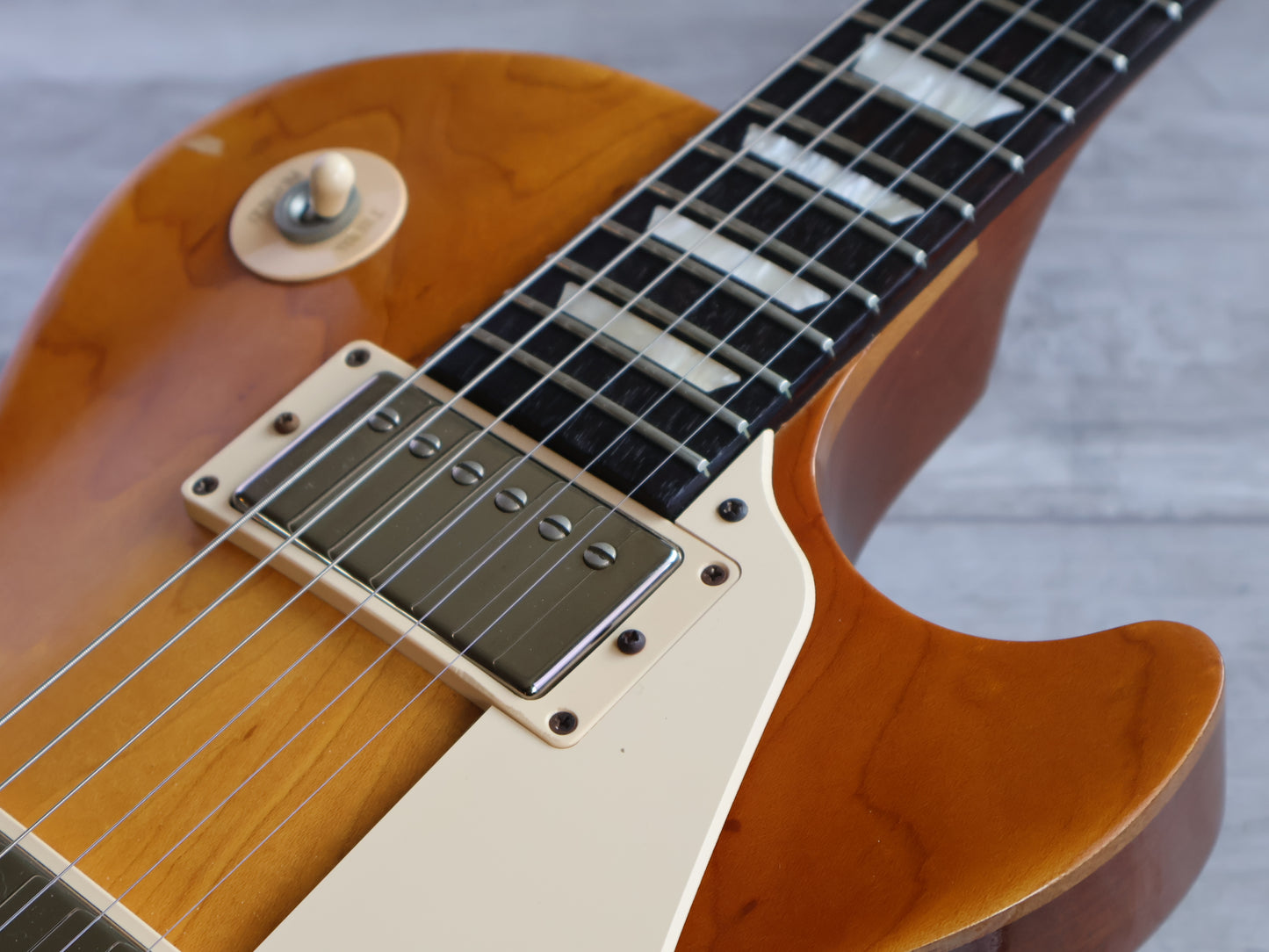 2017 Gibson Les Paul Studio Tribute T (Faded Honey Burst)