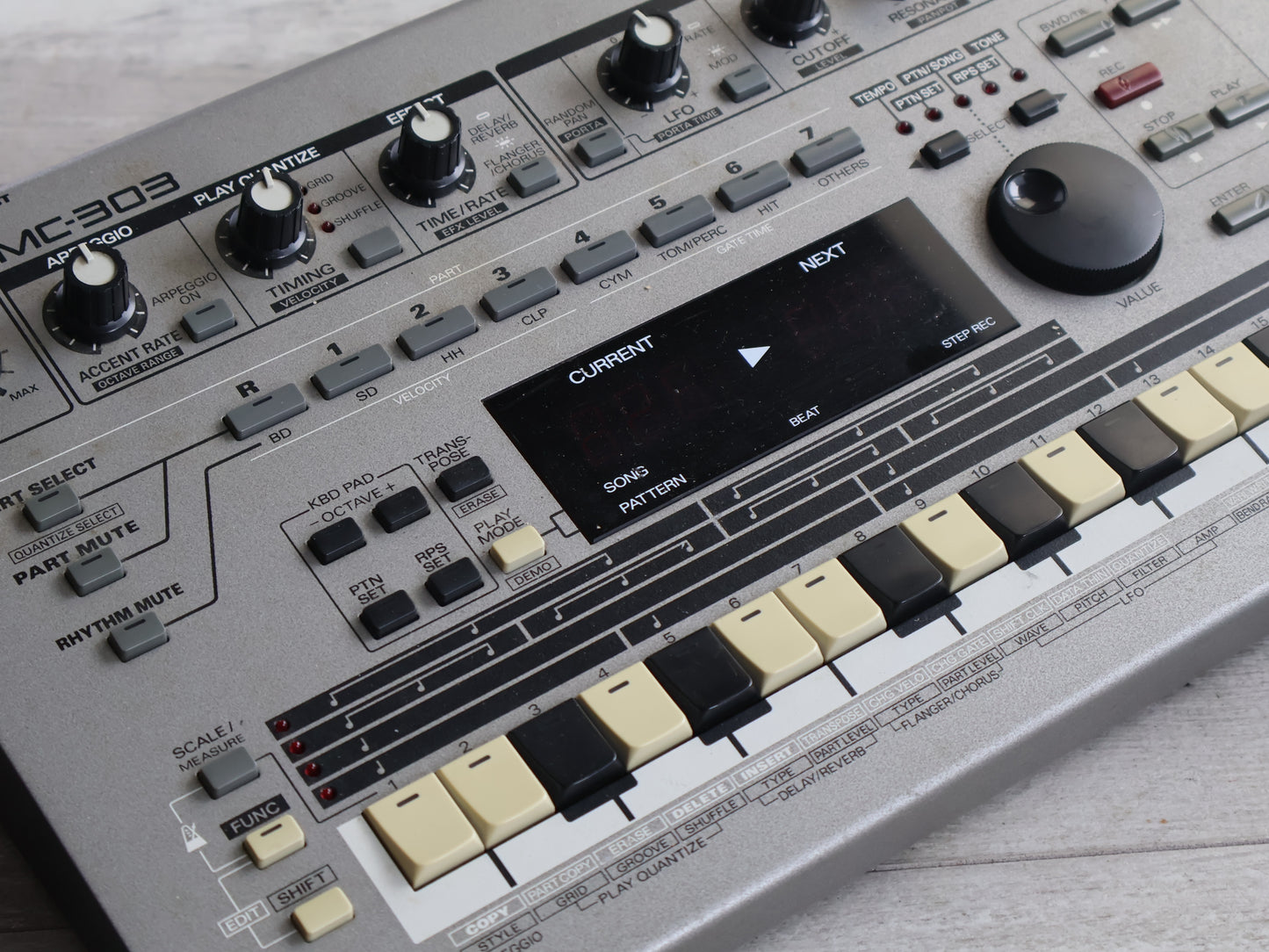 Roland MC-303 Groovebox Sequencer