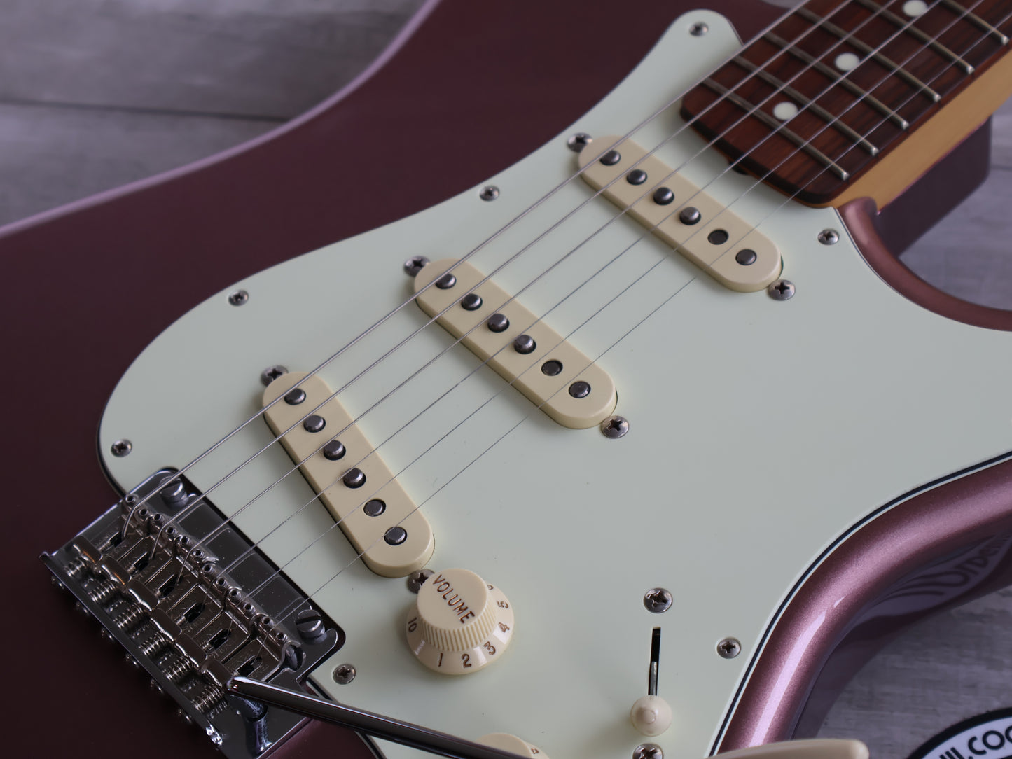 2020 Fender Japan Hybrid 60's Stratocaster (Burgundy Mist Metallic)