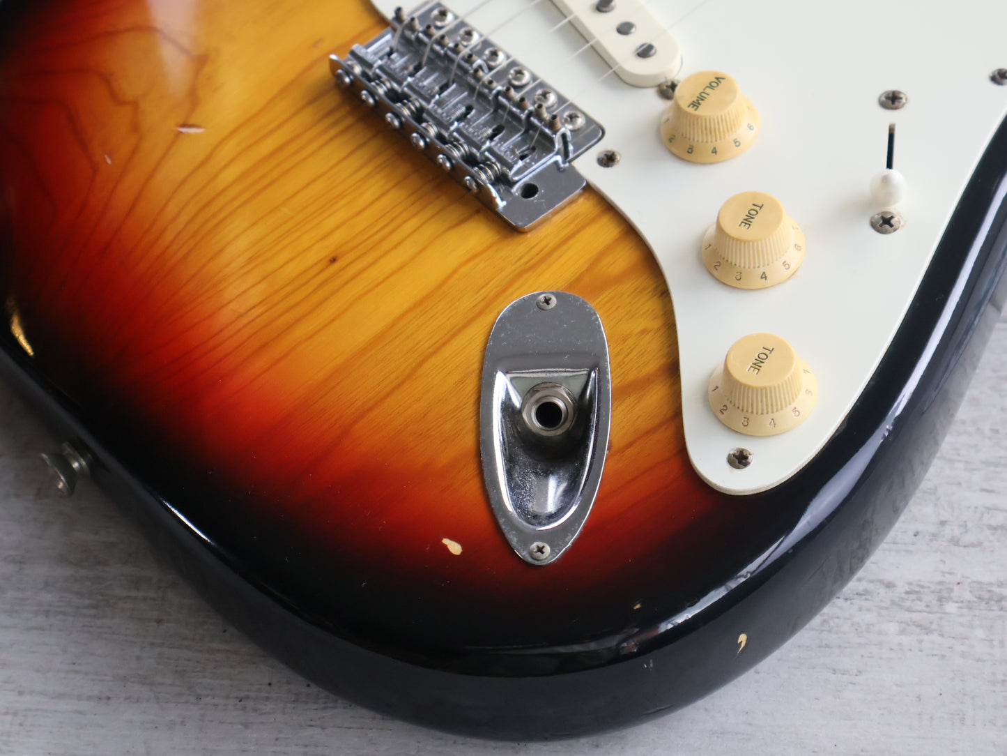 1981 Tokai ST-60 Springy Sound '64 Reissue Stratocaster (Three-Tone Sunburst)