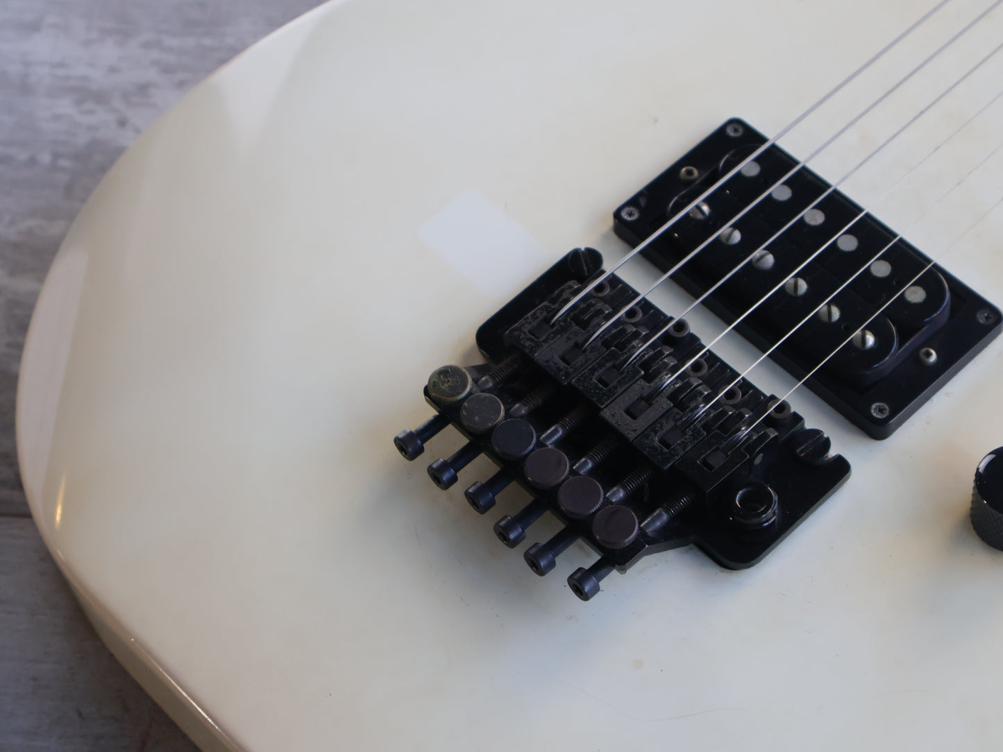 1986 ZEP Custom II (by ESP Japan) SW-90HB Kamikaze (Aged White)