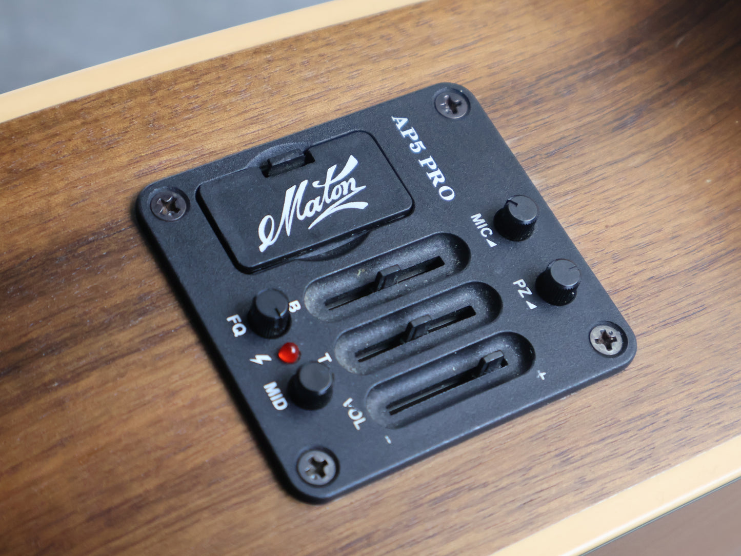 Maton EBG808L Blue Grass Electric Acoustic (Natural Satin)