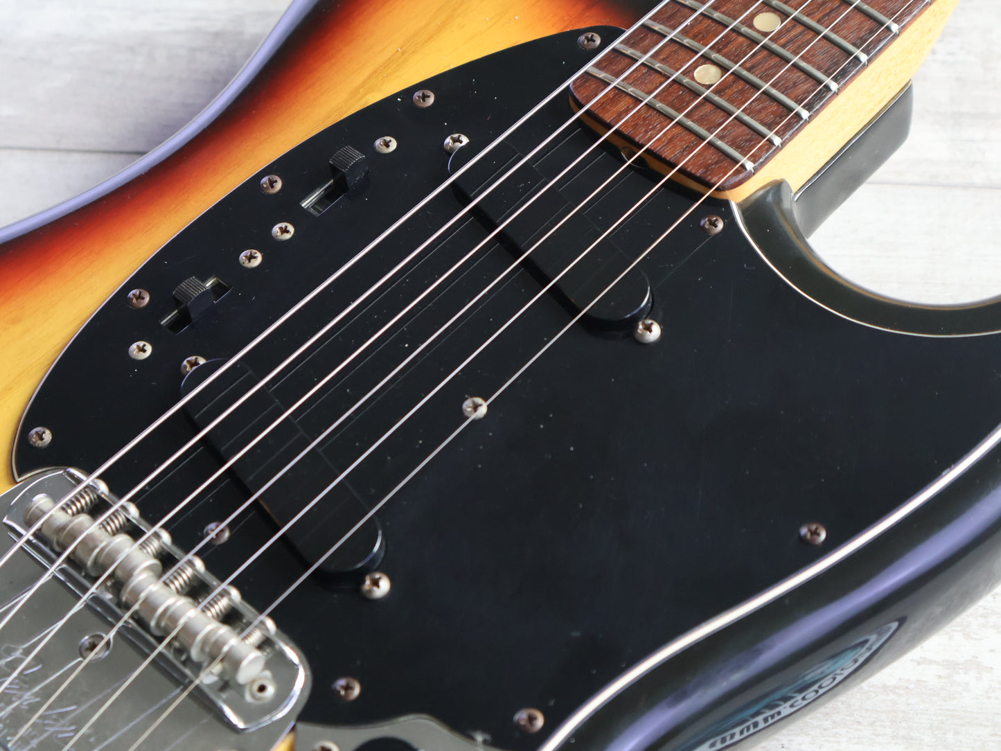 1977 Fender USA Mustang (Sunburst)