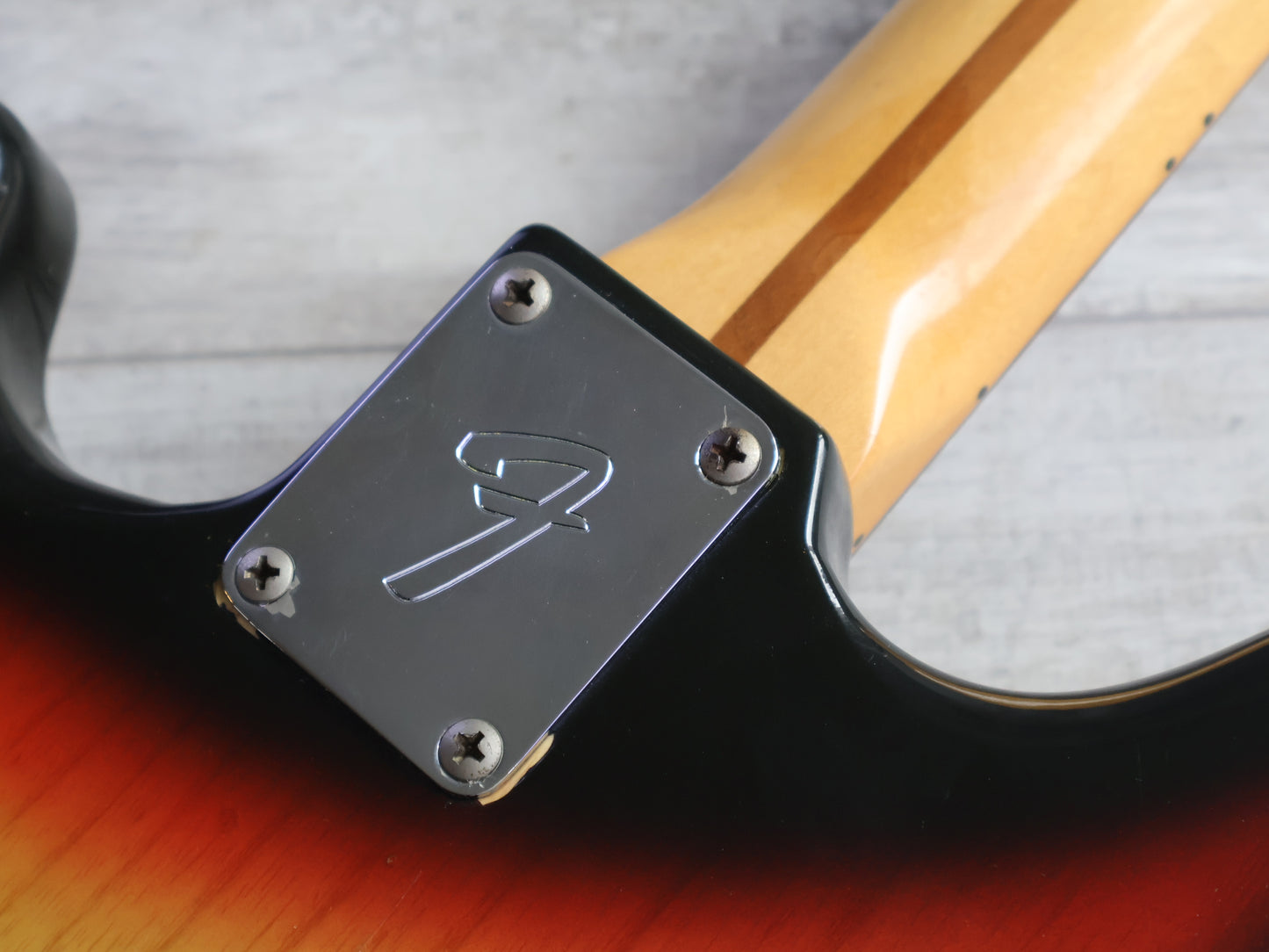 1977 Fender USA Mustang (Sunburst)