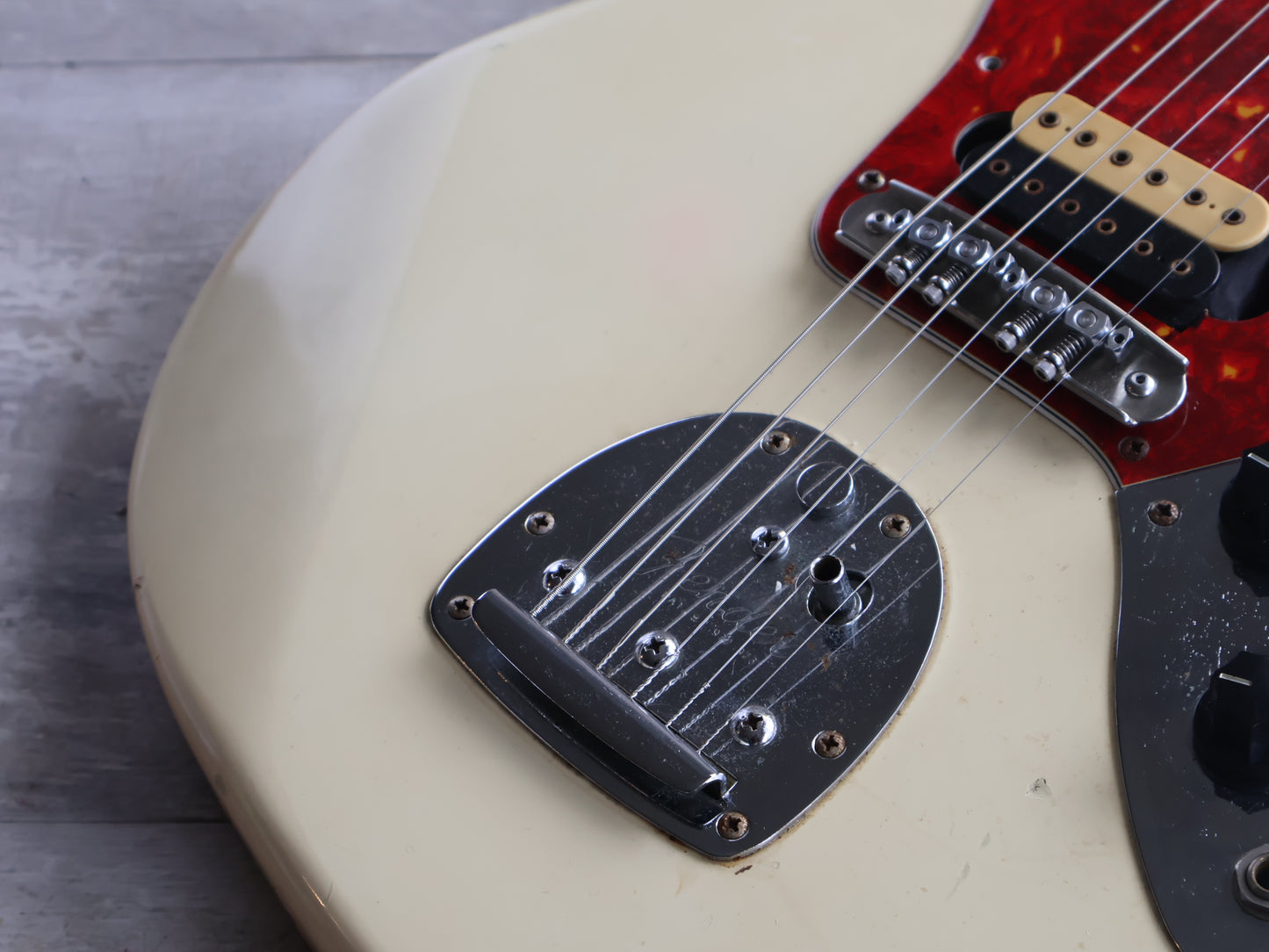 1997 Fender Japan JG66-85 Jaguar HS (Vintage White)