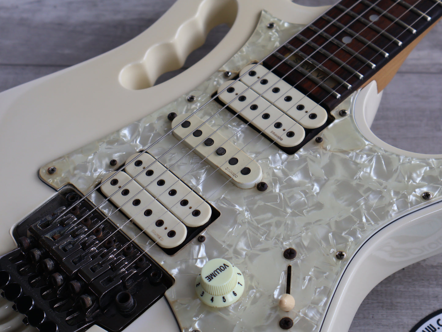 2005 Ibanez JEM 555 WH Steve Vai Jem Jr (White)
