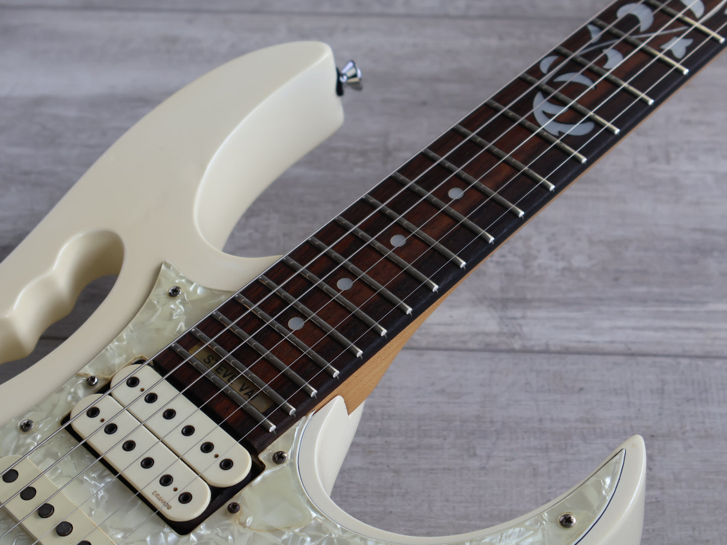 2005 Ibanez JEM 555 WH Steve Vai Jem Jr (White)