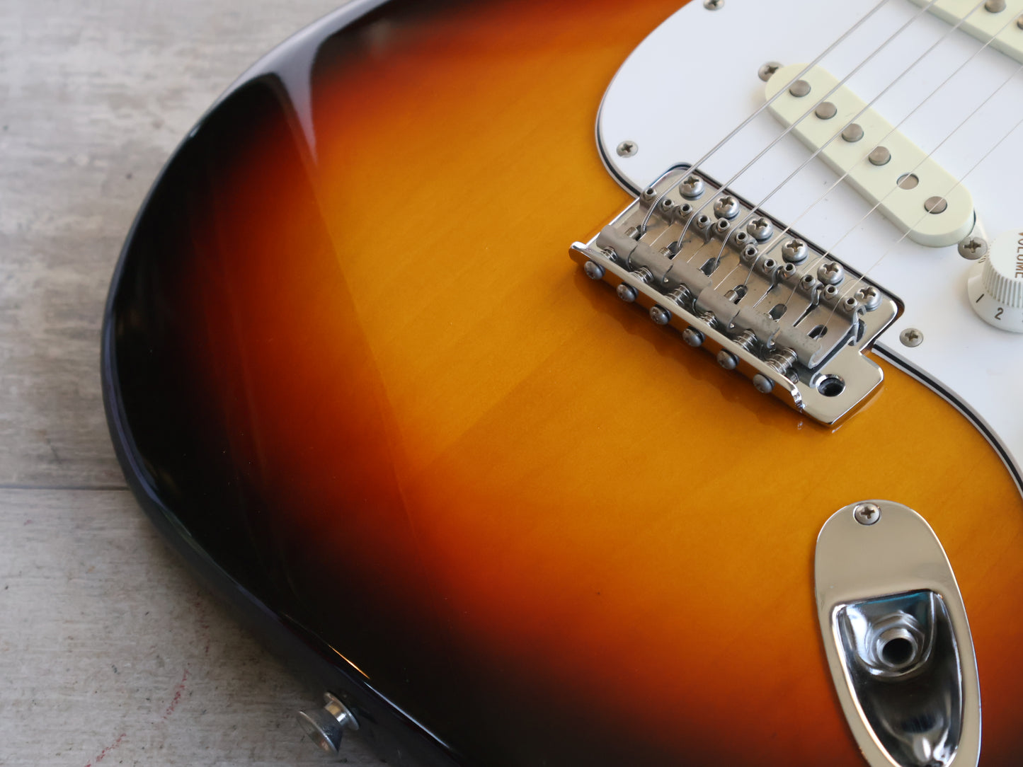 2014 Fender Japan ST-STD Stratocaster Standard (Sunburst)
