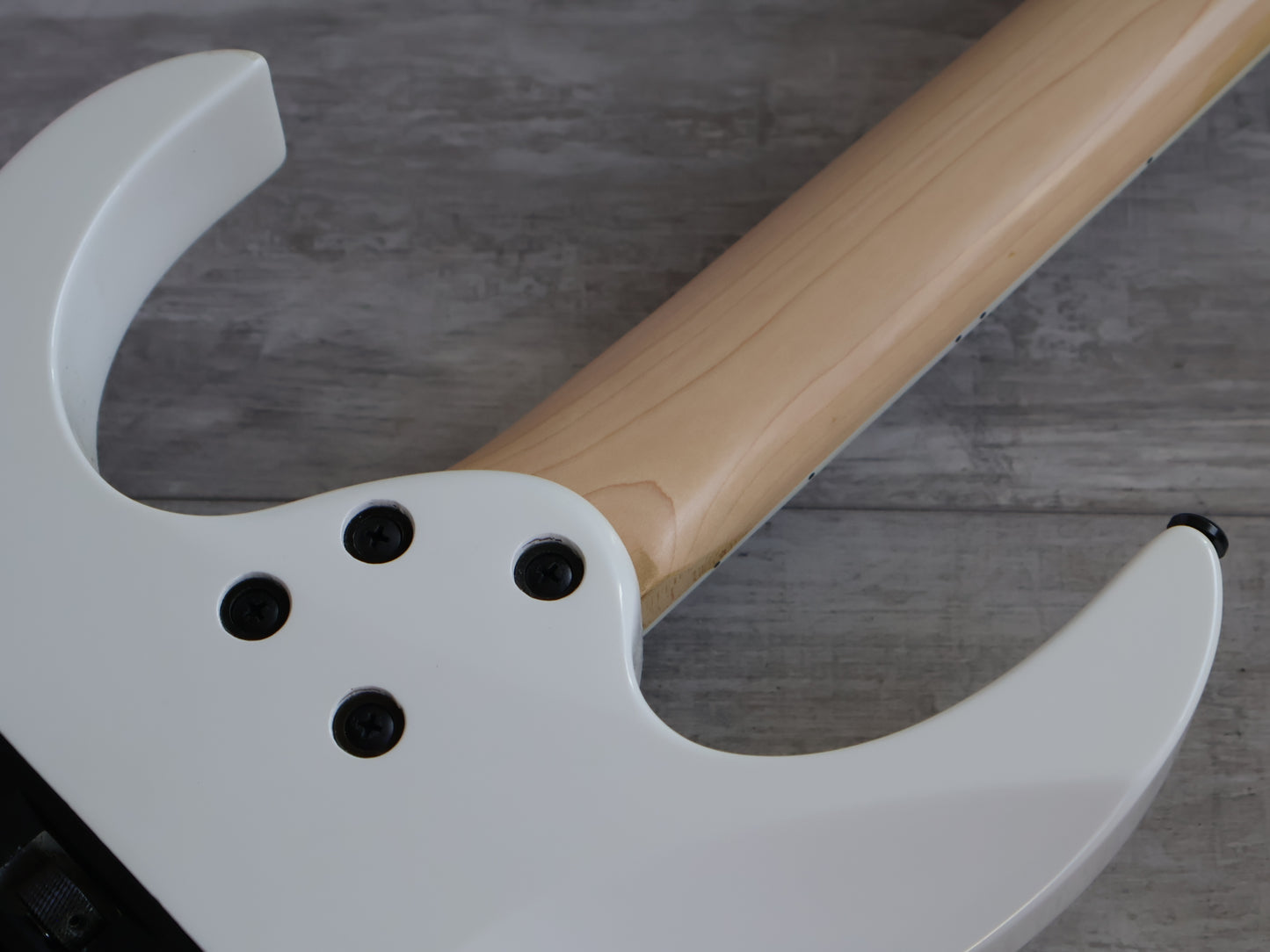 2019 Ibanez RG350DX HSH Superstrat (White)