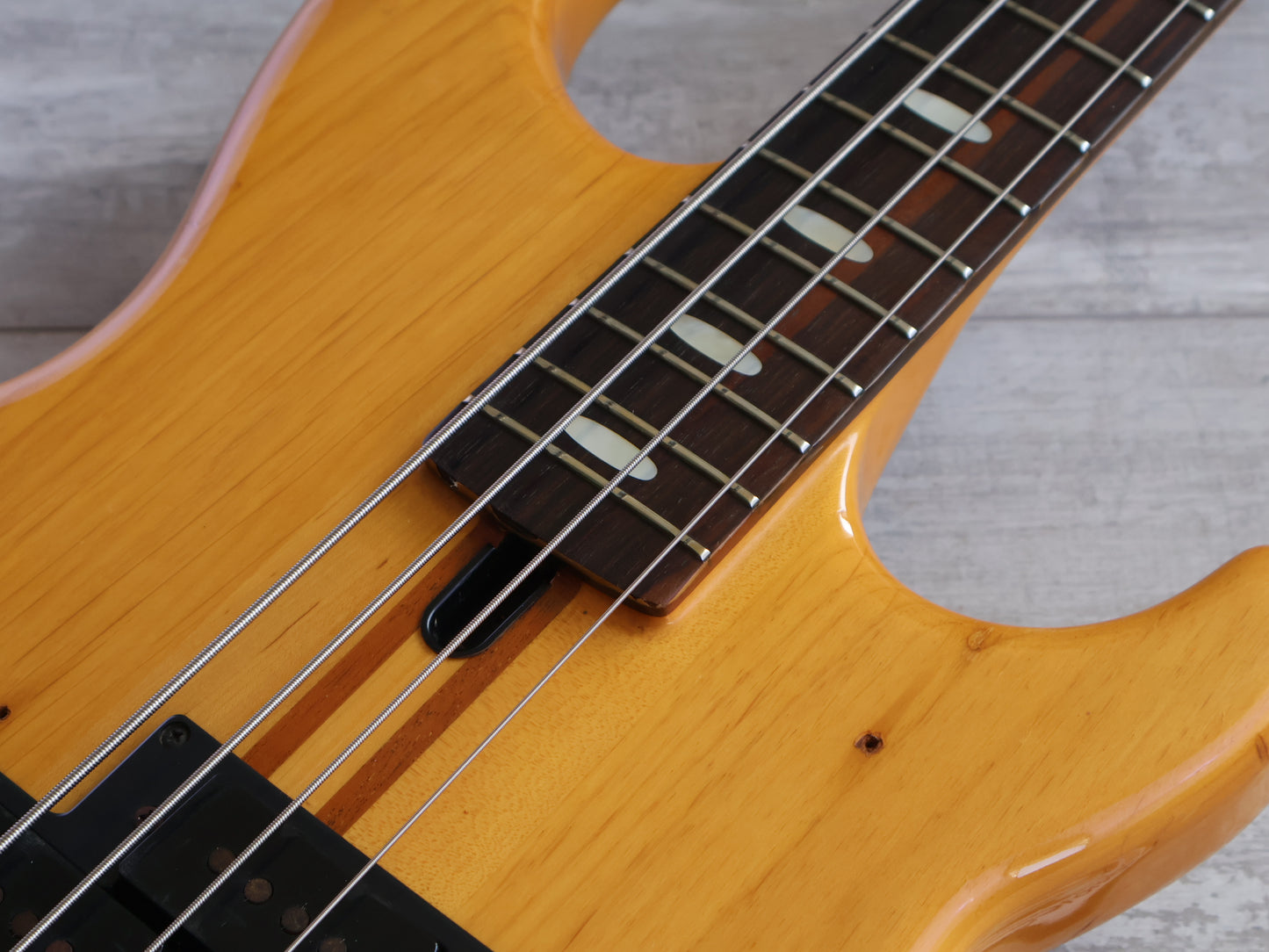 1982 Yamaha Japan BB2000 Neckthrough Broad Bass (Natural)