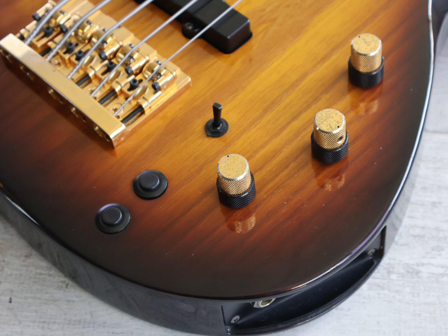 1994 Aria Pro II AVB-MIDI-05 Custom Shop Midi Enabled 5-String Bass (Sunburst)
