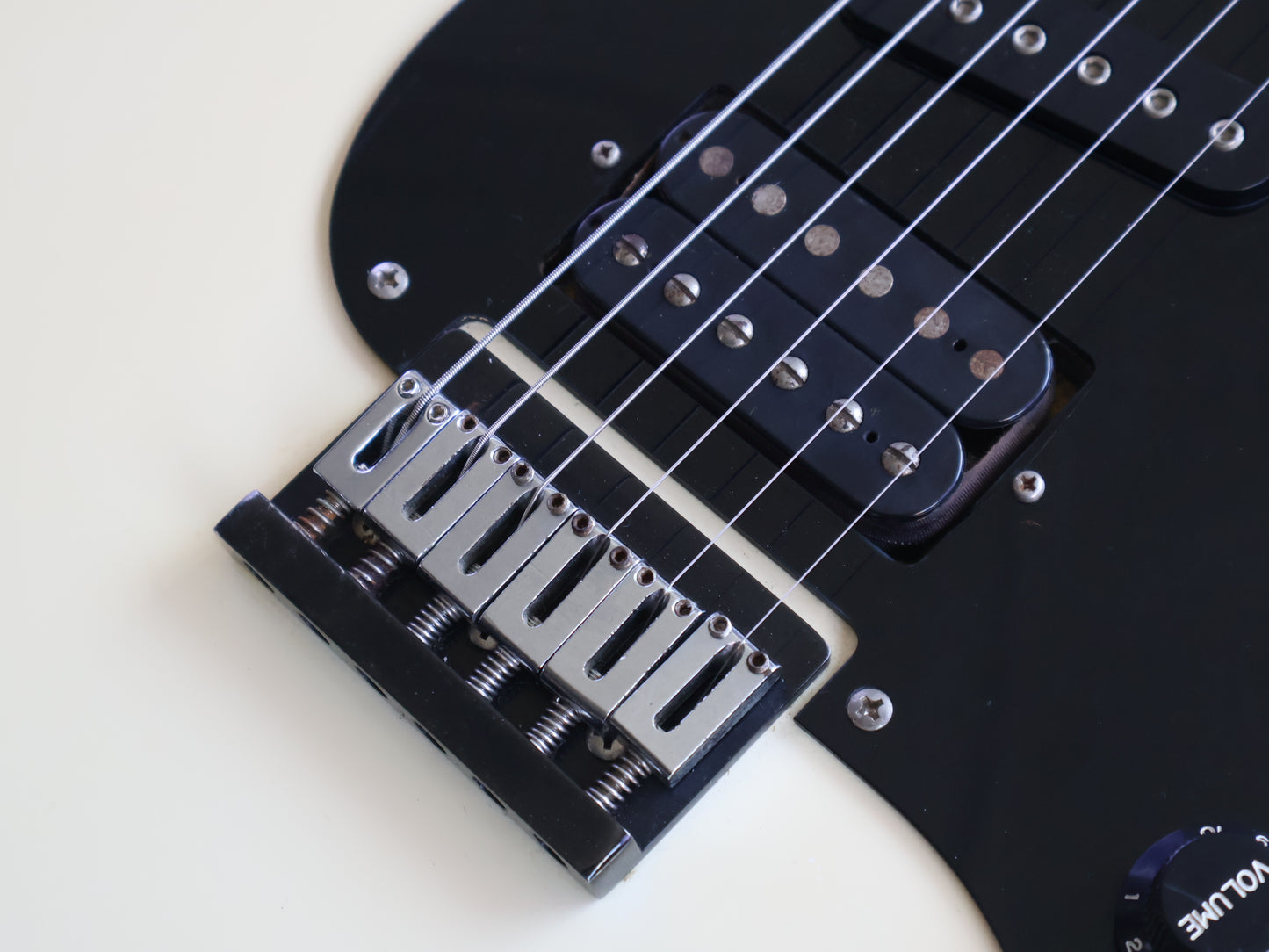 1985 Fernandes Japan ST-65JL Jake E Lee Signature Stratocaster (White)