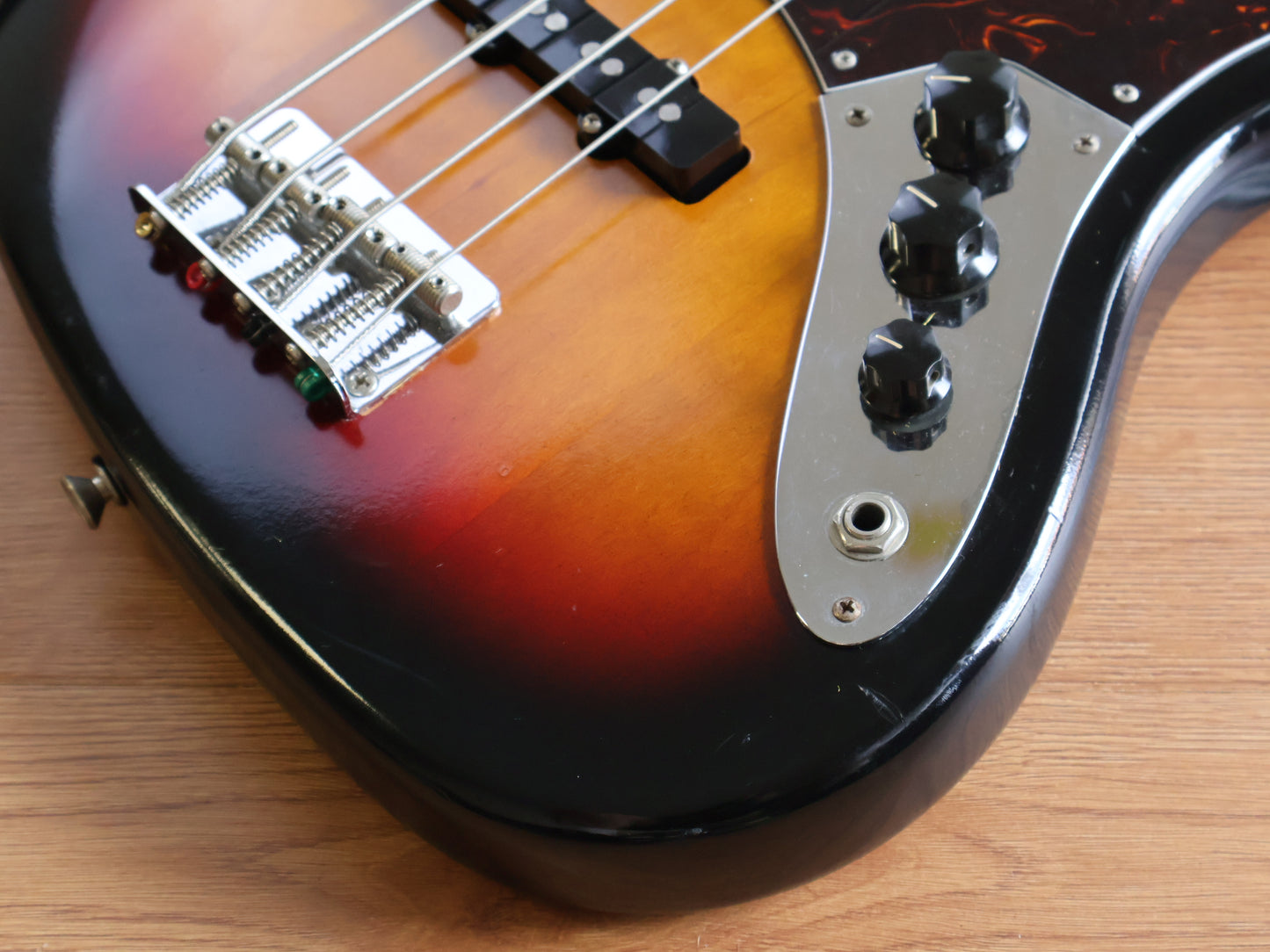2005 Fender USA American Standard Jazz Bass (Three-Tone Sunburst)