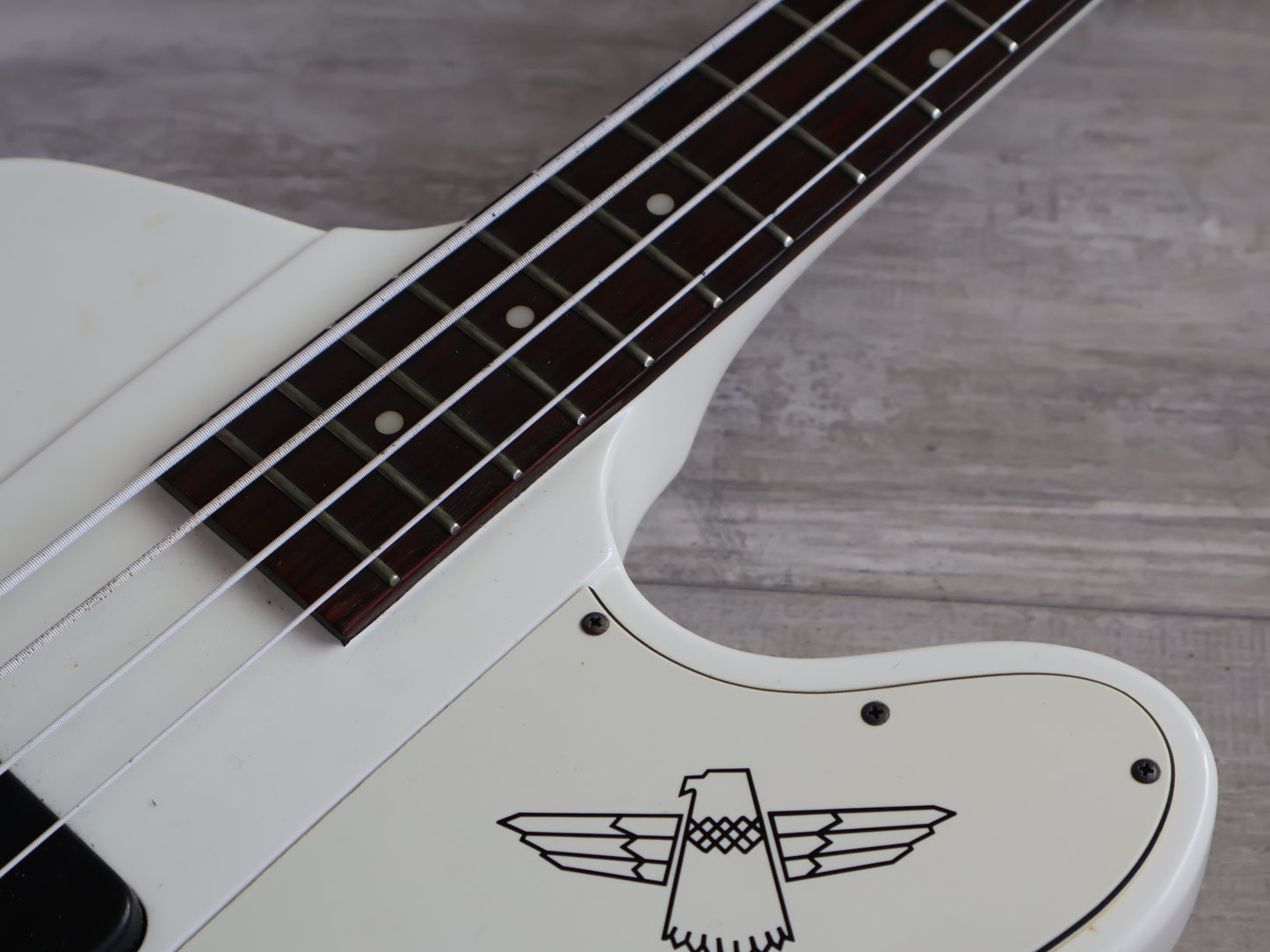 2015 Epiphone Thunderbird Classic IV (Alpine White)