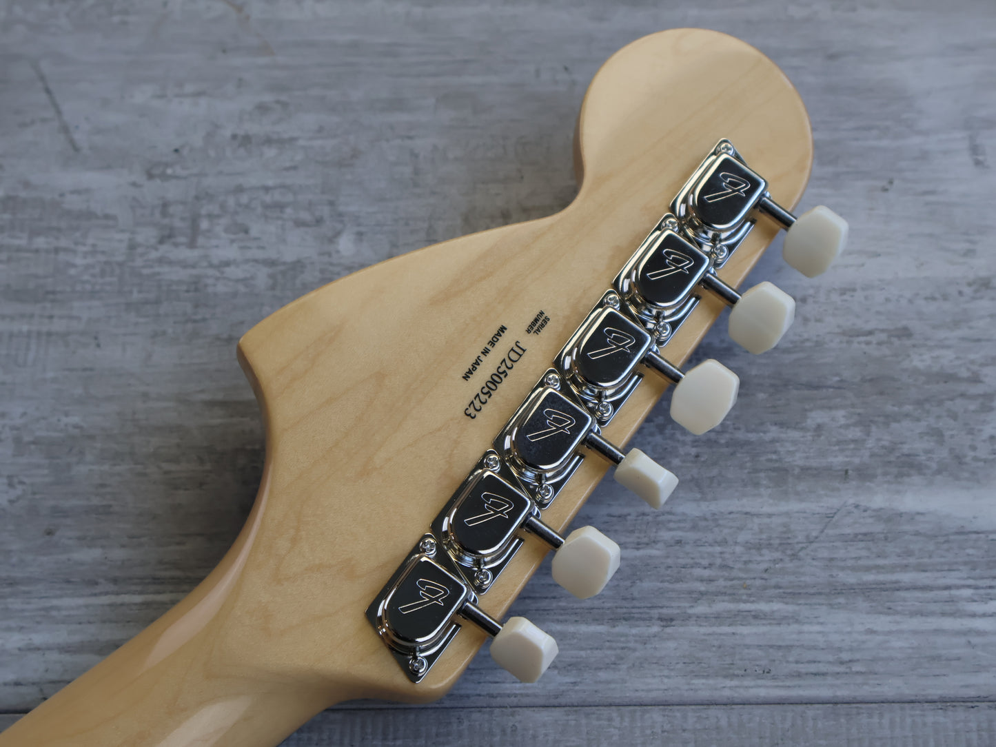 2025 Fender Japan Traditional 70's Mustang (Candy Apple Red)