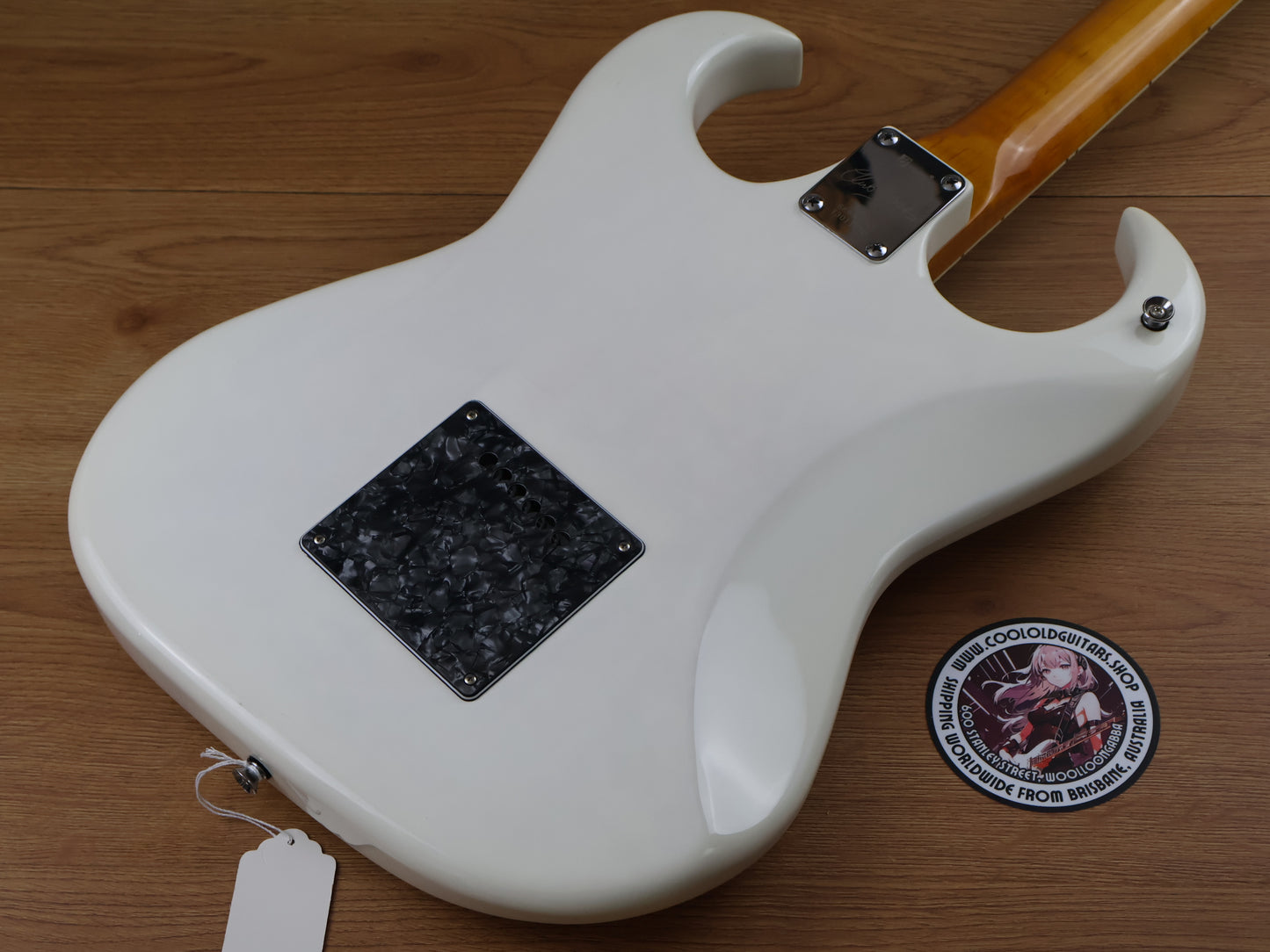 Burns Bison Club Series w/Vibrato (White)