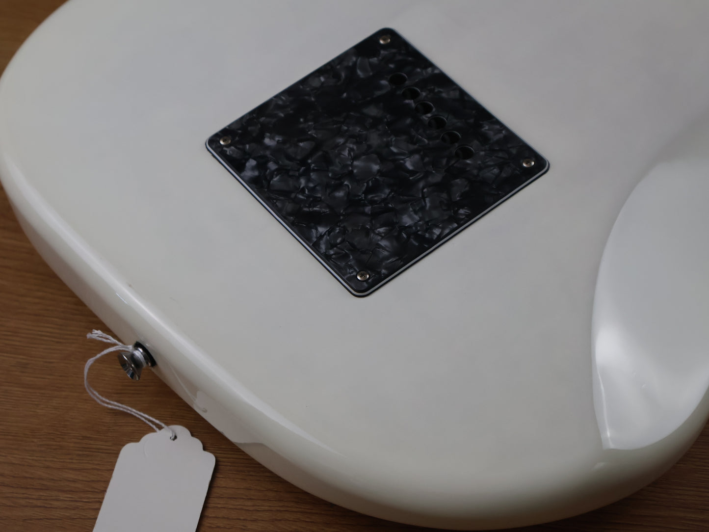 Burns Bison Club Series w/Vibrato (White)