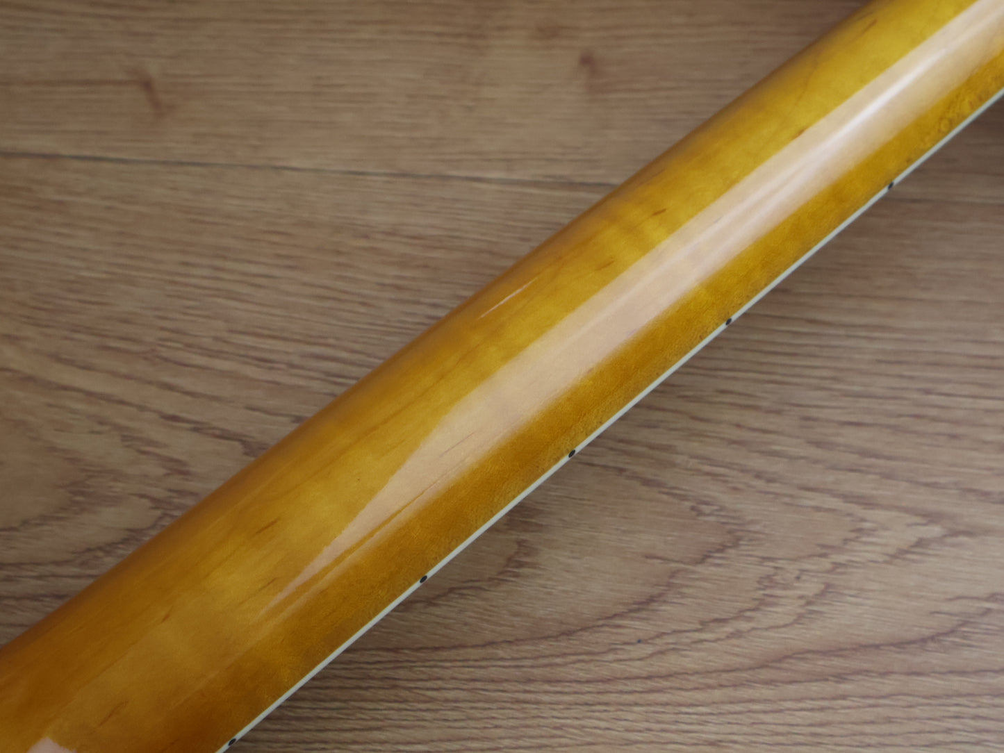 Burns Bison Club Series w/Vibrato (White)