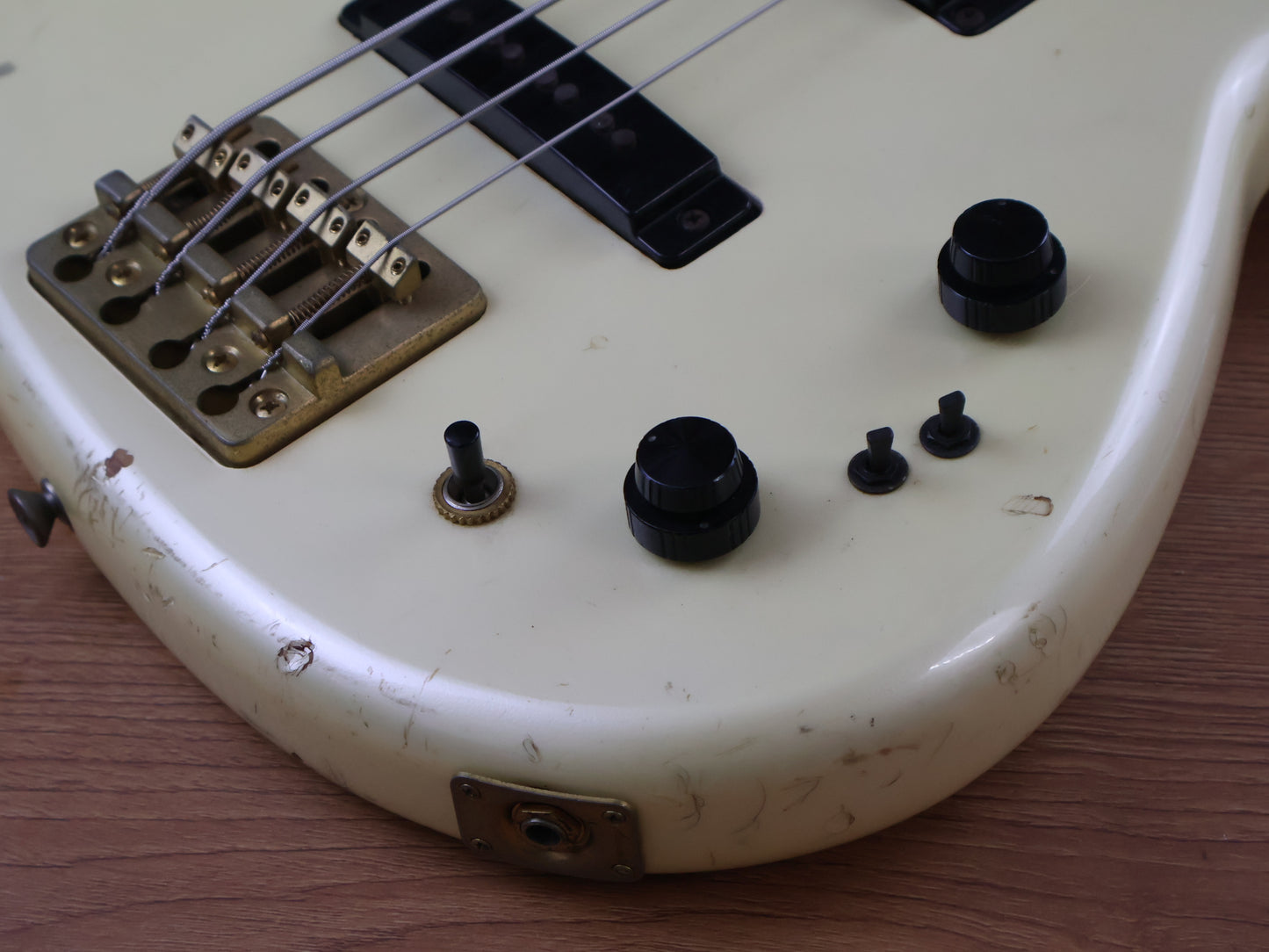 1984 Aria Pro II RSB Deluxe-II Bass (Pearl White)
