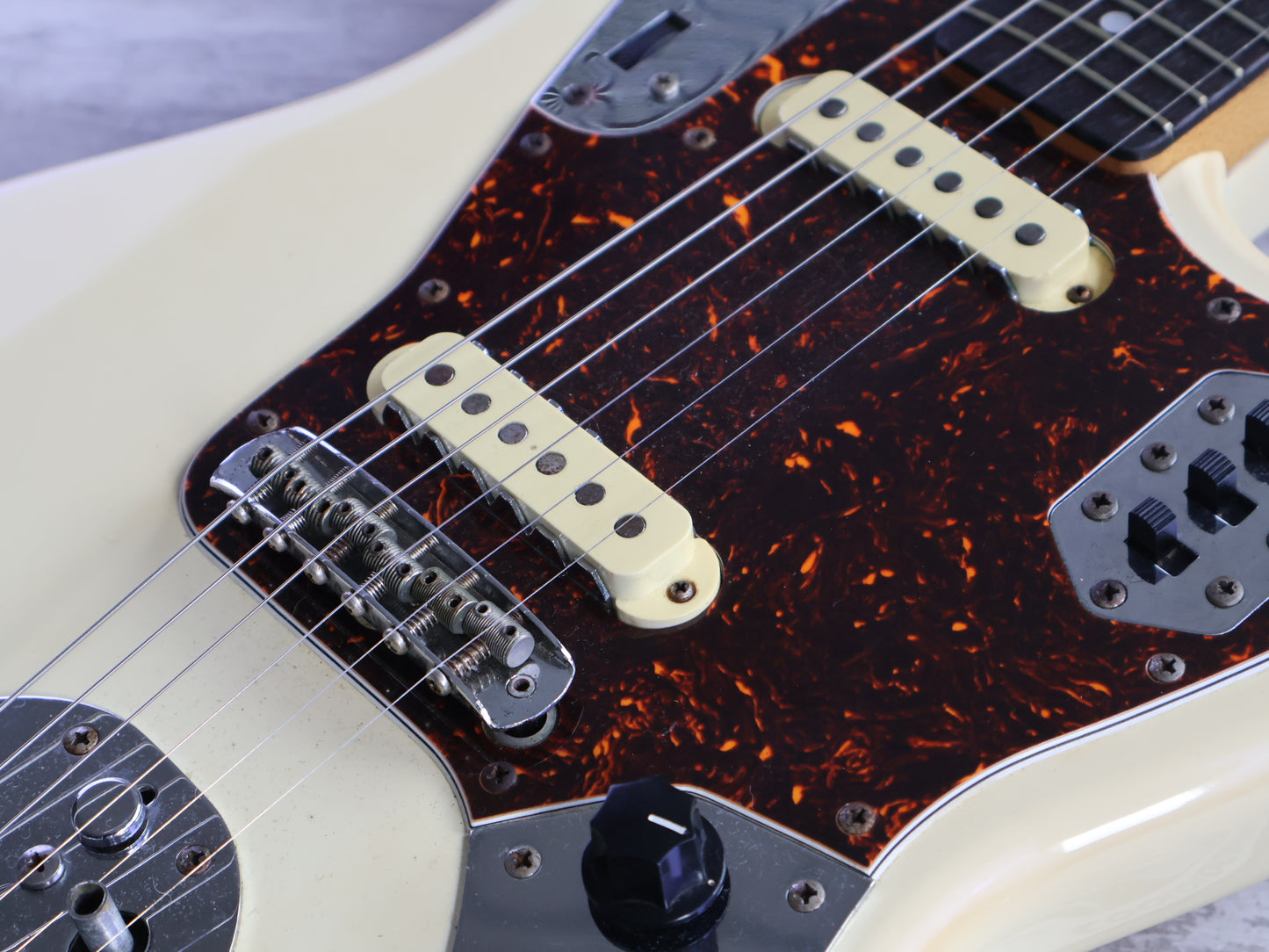 1986 Fender Japan "E Series" JG66-75 '66 Reissue Jaguar (Vintage White)