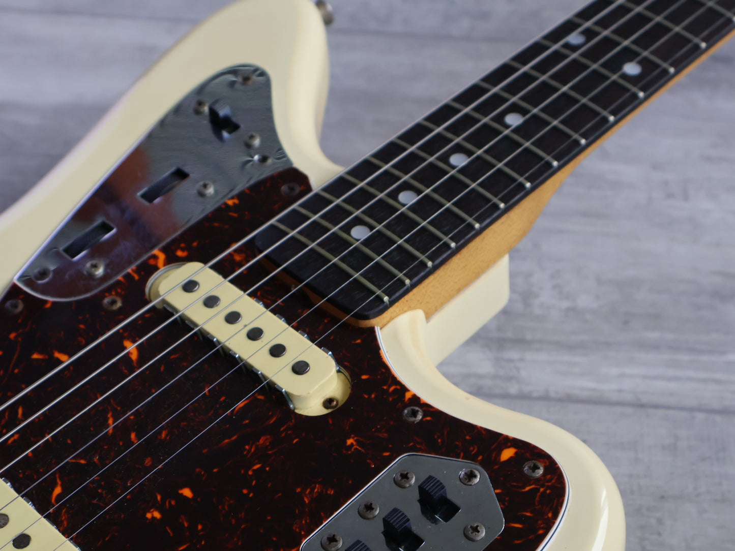 1986 Fender Japan "E Series" JG66-75 '66 Reissue Jaguar (Vintage White)