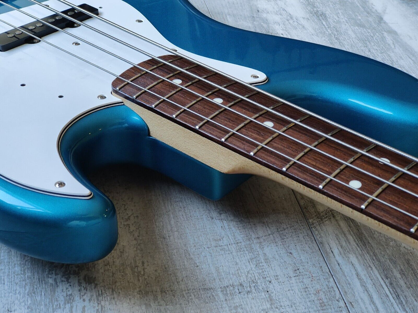 2004 Fender Japan Jazz Bass Standard (Lake Placid Blue)