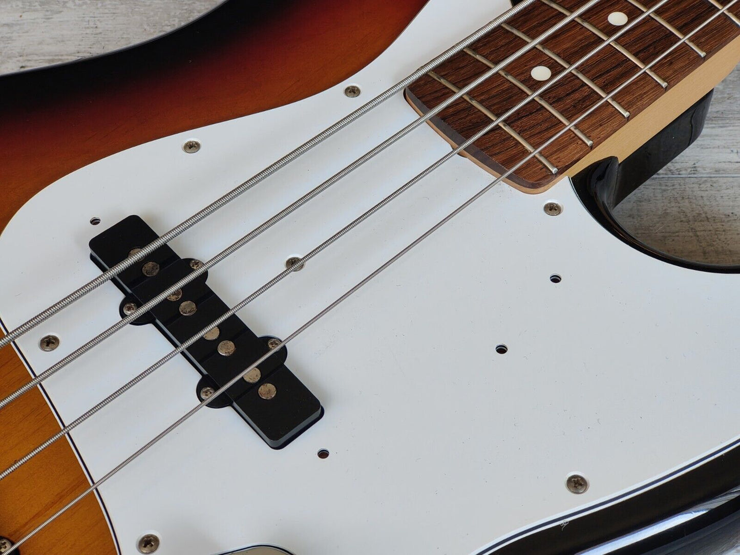 2006 Fender Japan Jazz Bass Standard (Sunburst)