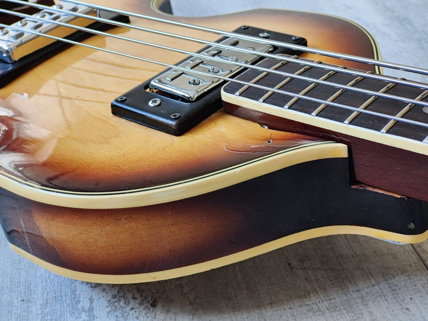 1970's Triumph Japan Violin Beatle Bass (Brown Sunburst)