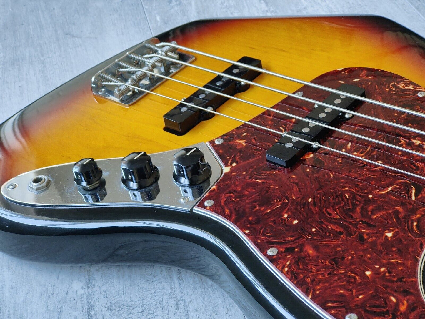 2005 Fender Classic Series '60's Jazz Bass (Sunburst)
