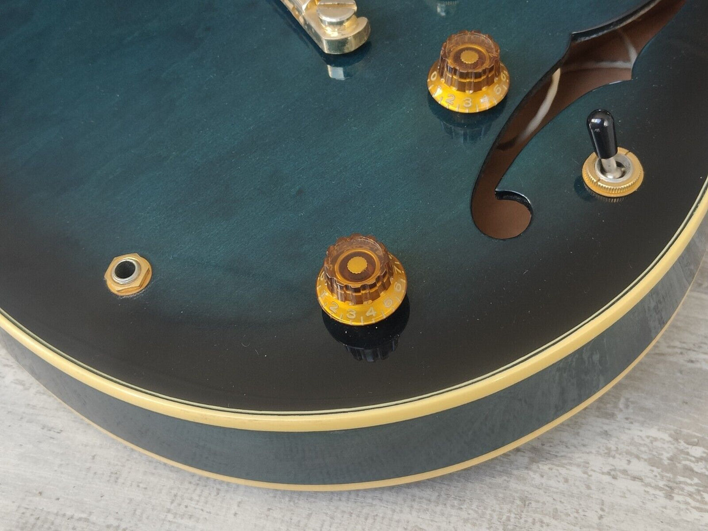 1988 Yamaha Japan SAS-II Semi Hollowbody Electric Guitar (Navy Blue Sunburst)