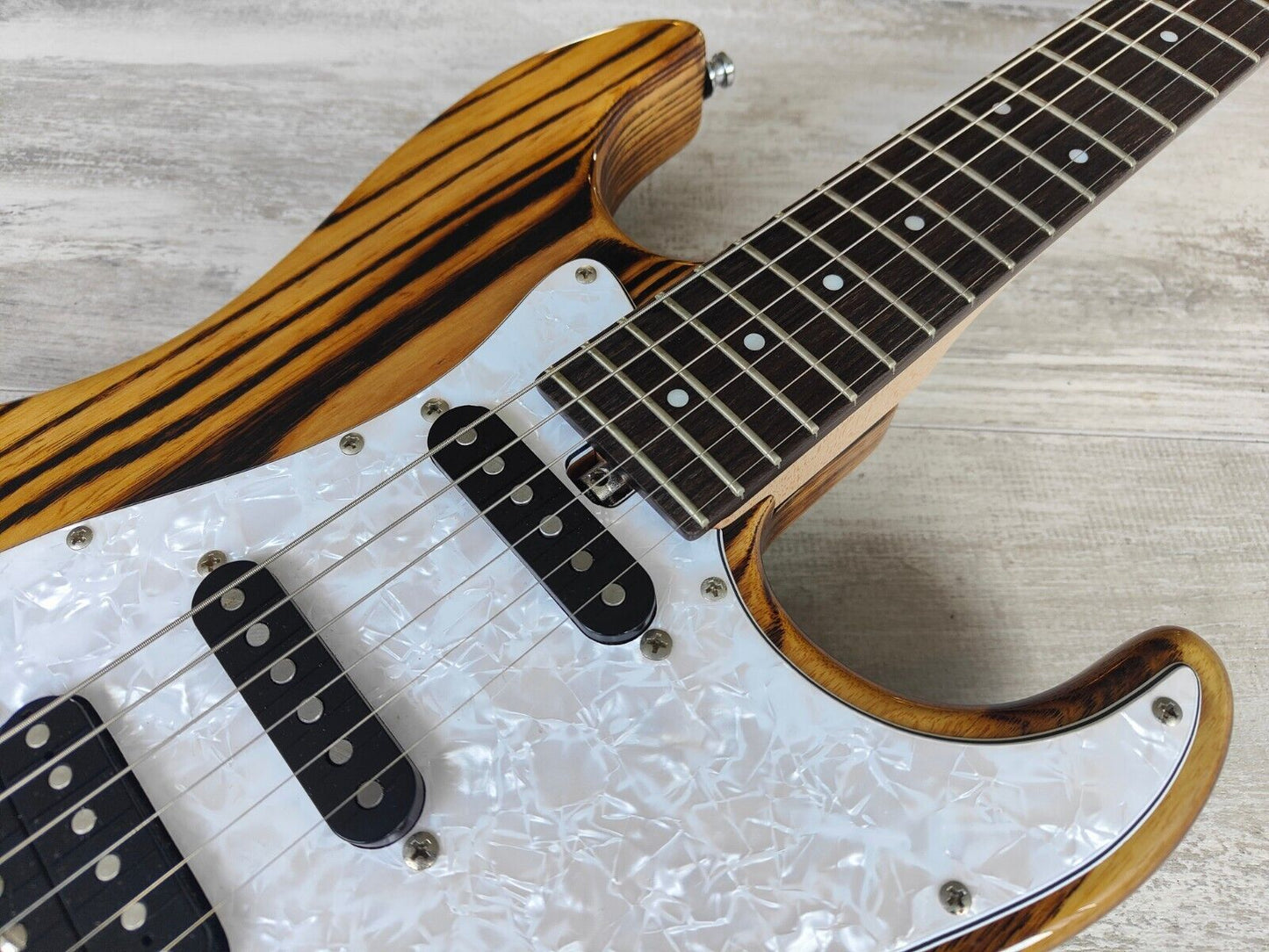 Bacchus Japan "Handmade Series" G-Studio HSS Stratocaster (Natural Ash)