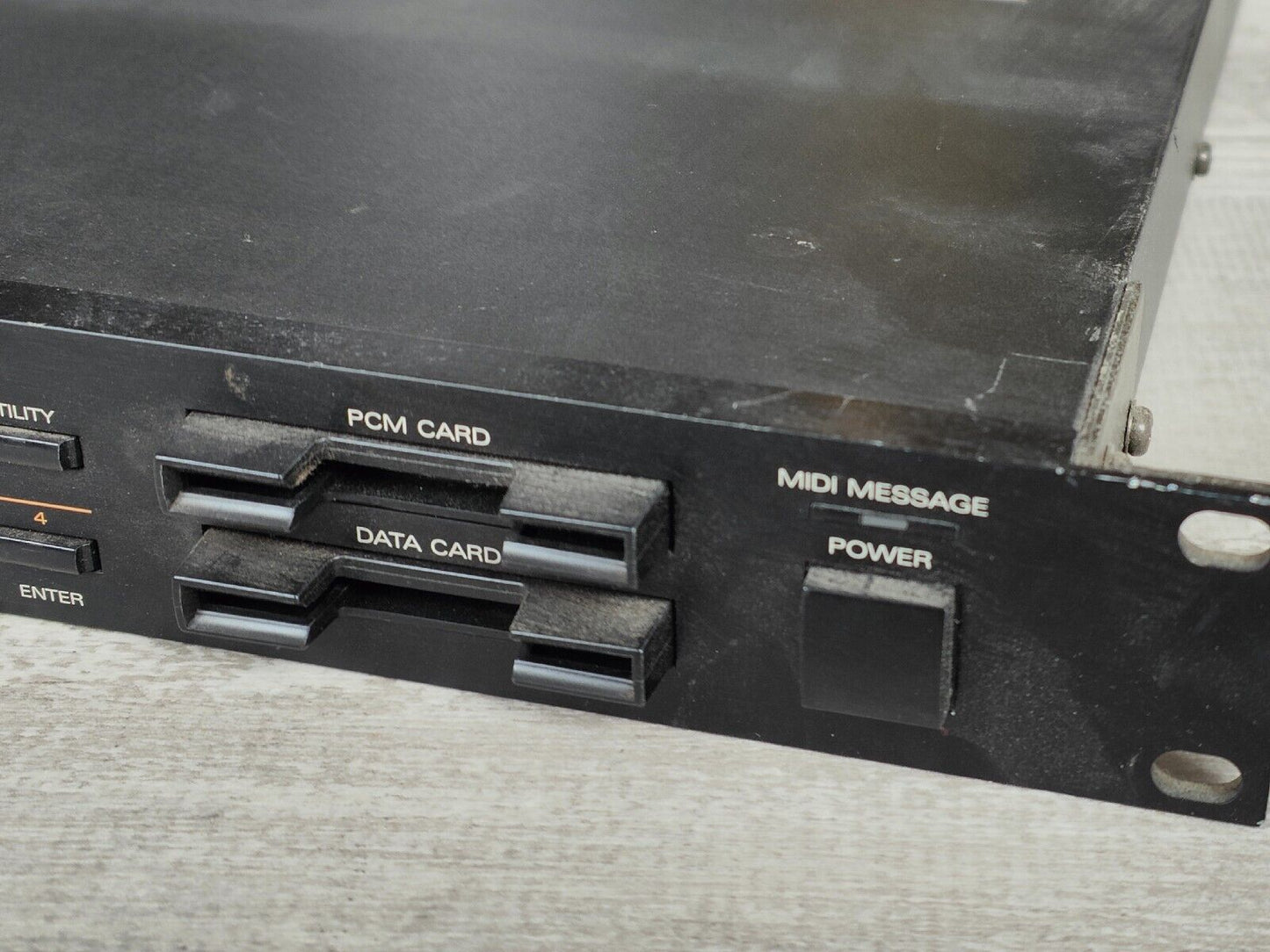 Roland JV-880 Multi Timbral Synthesizer Module