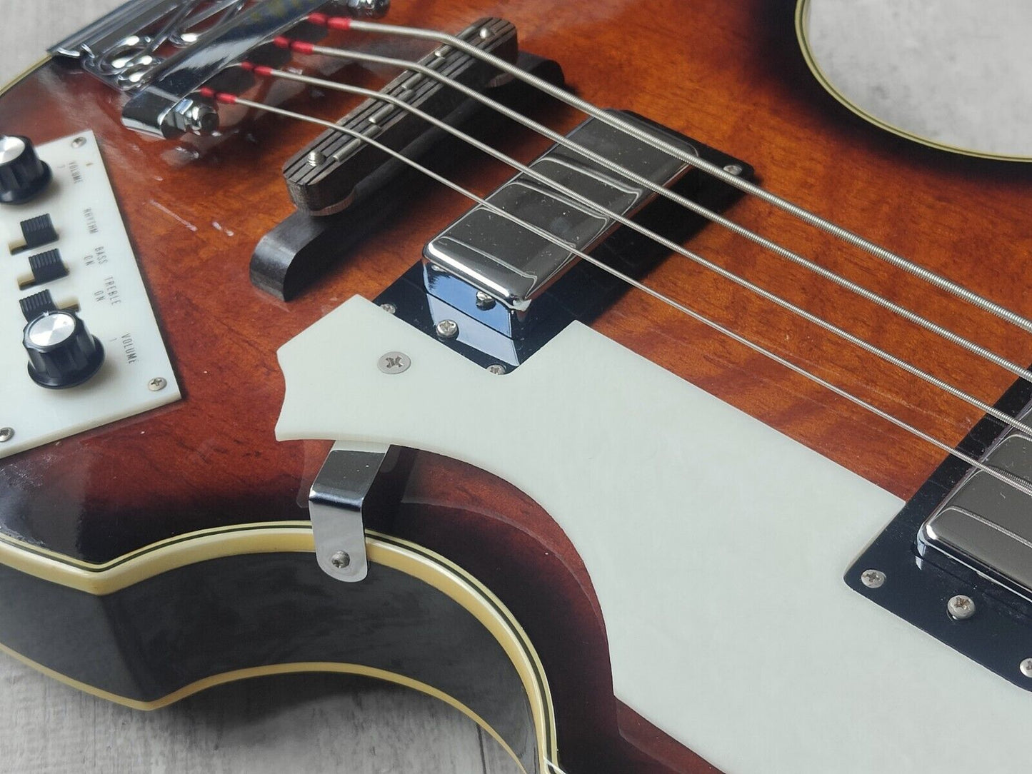 M.Crafter Violin Beatle Bass