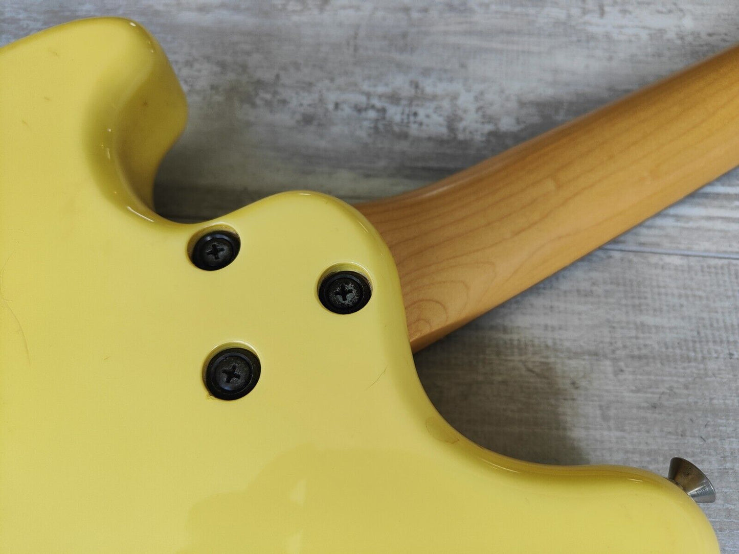 Fox MG-1 Japanese Short Scale Mustang w/Onboard Amplifier/Speaker