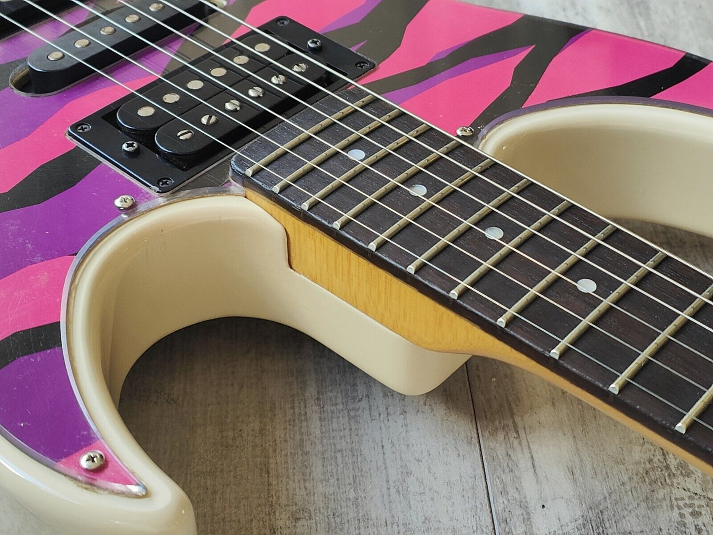 1993 Yamaha YGX121FP HSH Superstrat w/"Free Art Pickguard" (Pink Tiger)