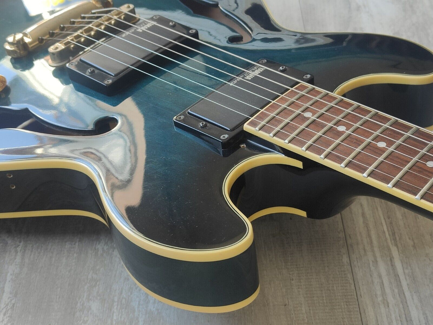 1988 Yamaha Japan SAS-II Semi Hollowbody Electric Guitar (Navy Blue Sunburst)