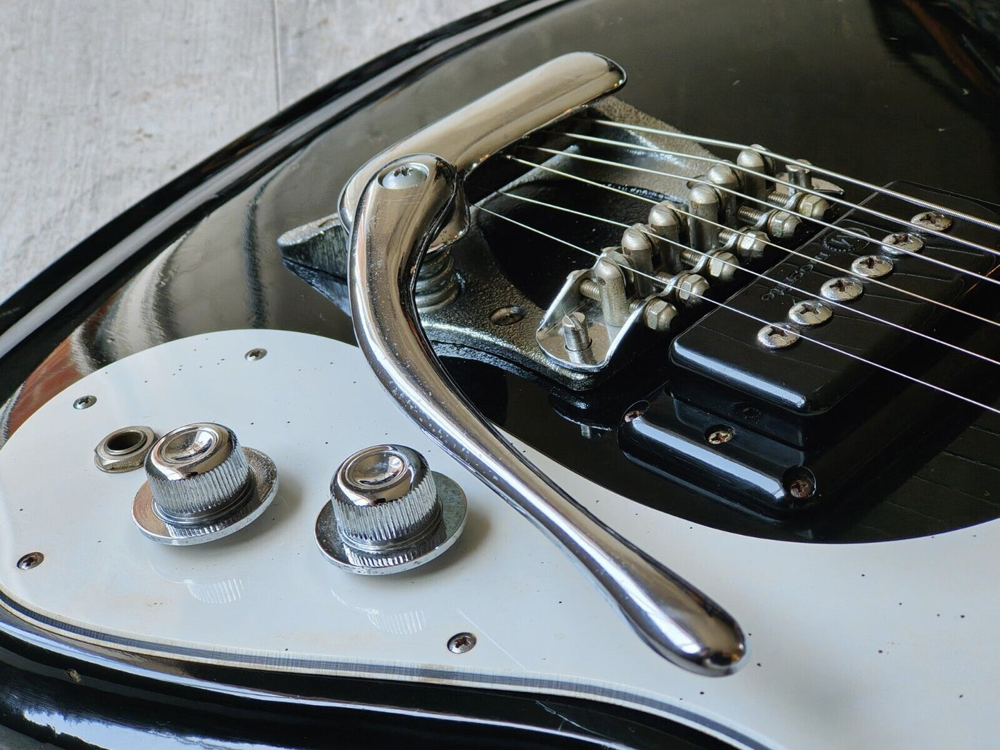 1970's Mosrite Japan Avenger w/Vibramatic Vibrato (Black)