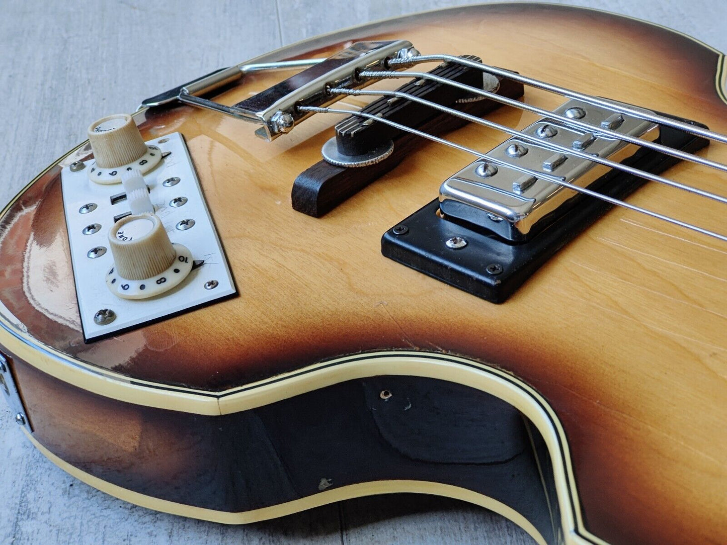 1970's Triumph Japan Violin Beatle Bass (Brown Sunburst)