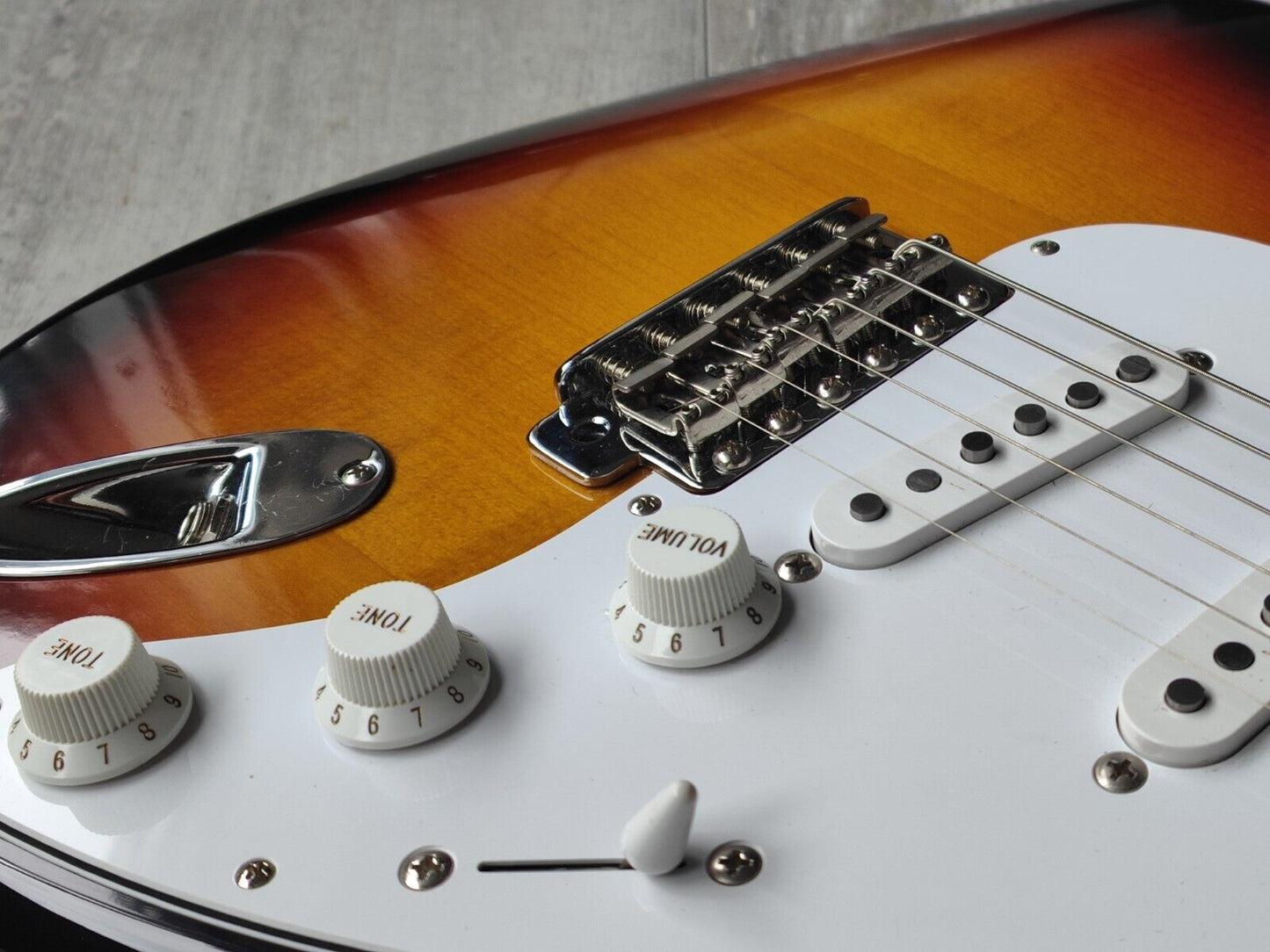2017 FGN Japan (Fujigen) JST-6R J-Classic Stratocaster (Sunburst)