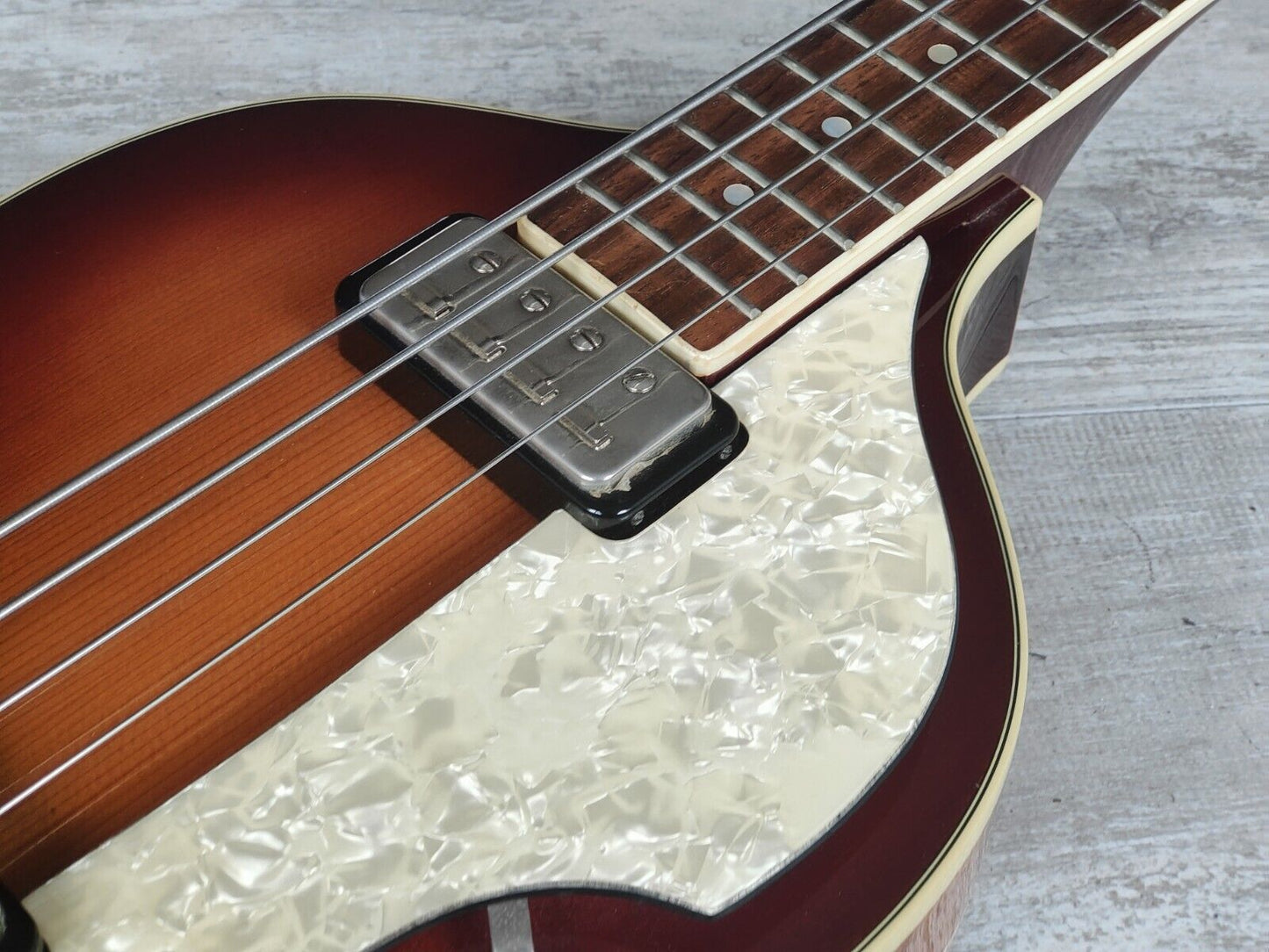 Hofner Contemporary Series CT500/1 Violin Beatle Bass (Sunburst)