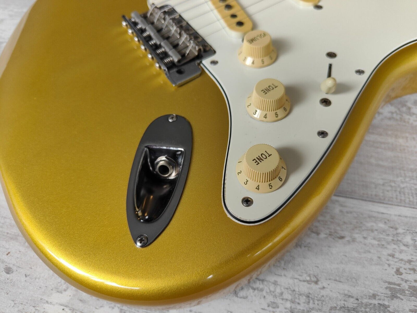 1994 Fender Japan ST62 62 Reissue 40th Anniversary Stratocaster (Shoreline Gold)