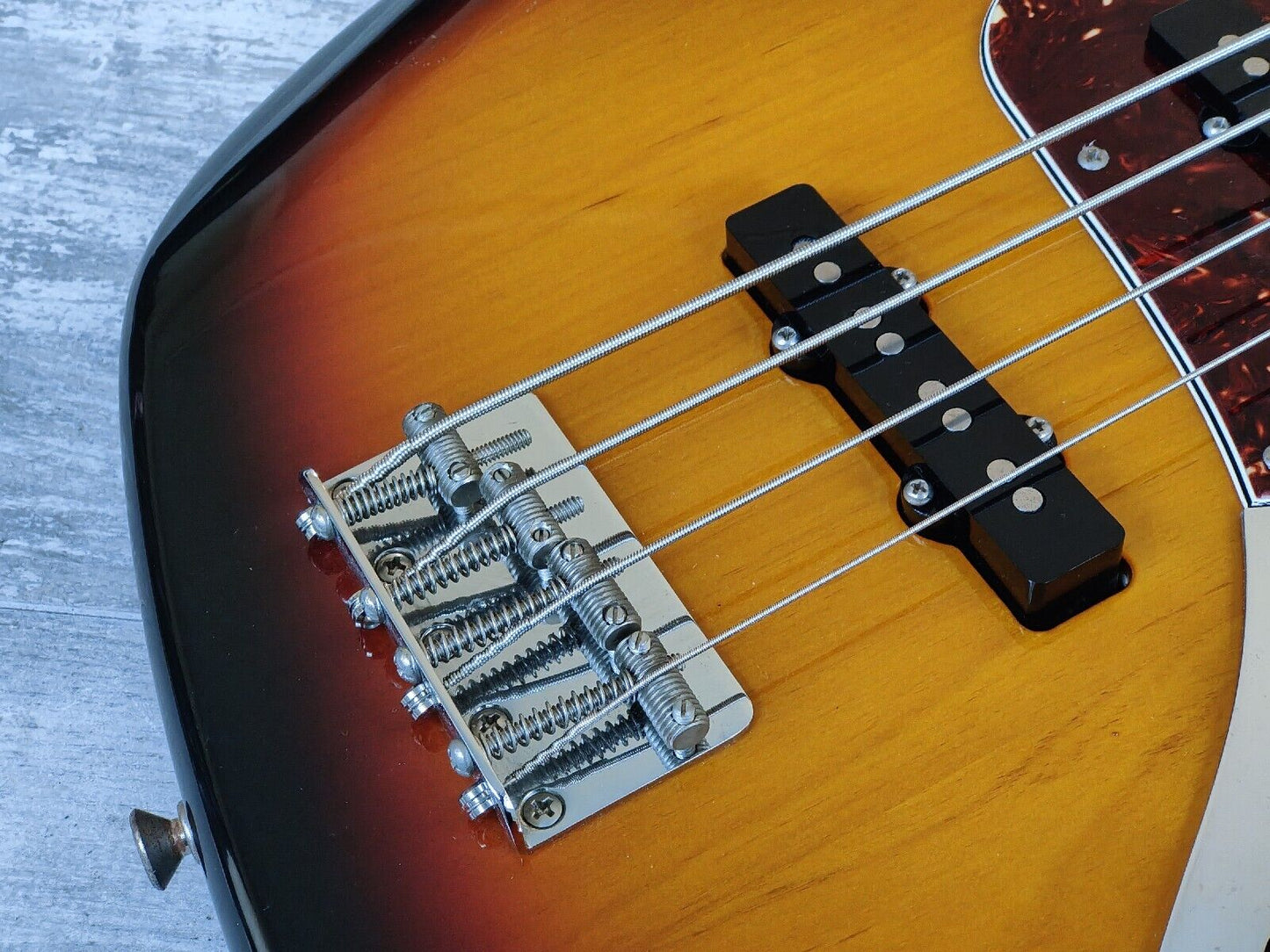 2005 Fender Classic Series '60's Jazz Bass (Sunburst)